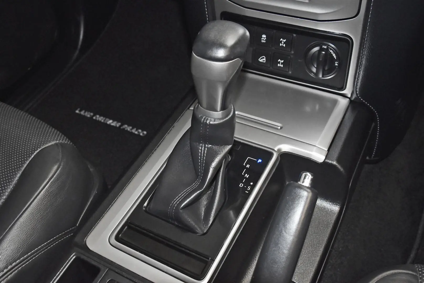 2019 Toyota Landcruiser Prado Gallery Image 12