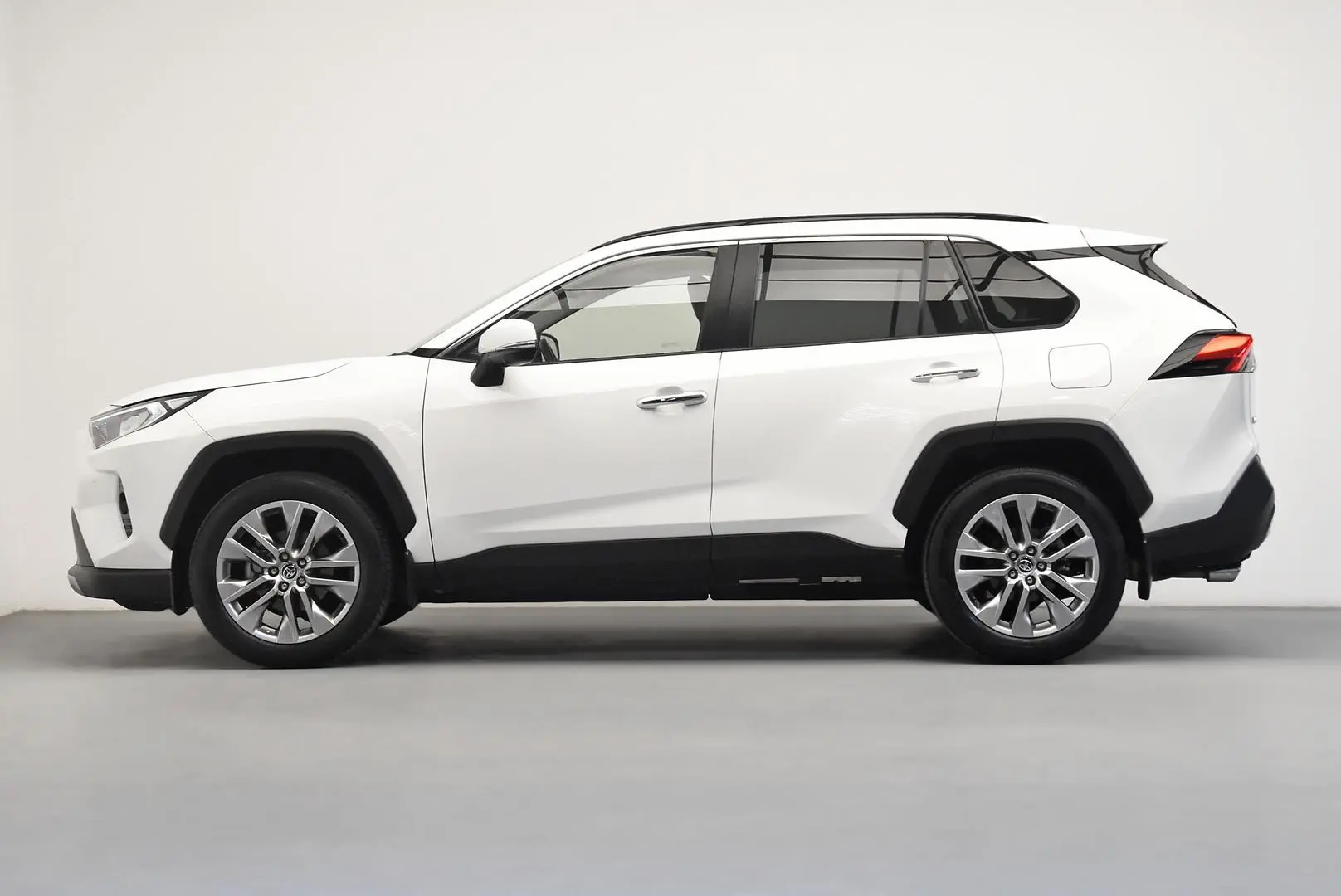 2020 Toyota RAV4 Gallery Image 4