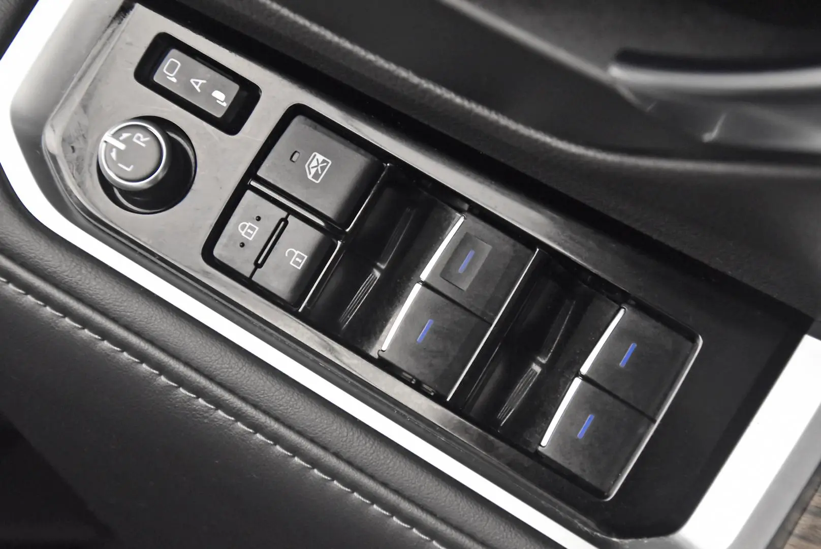 2022 Toyota Landcruiser Gallery Image 8