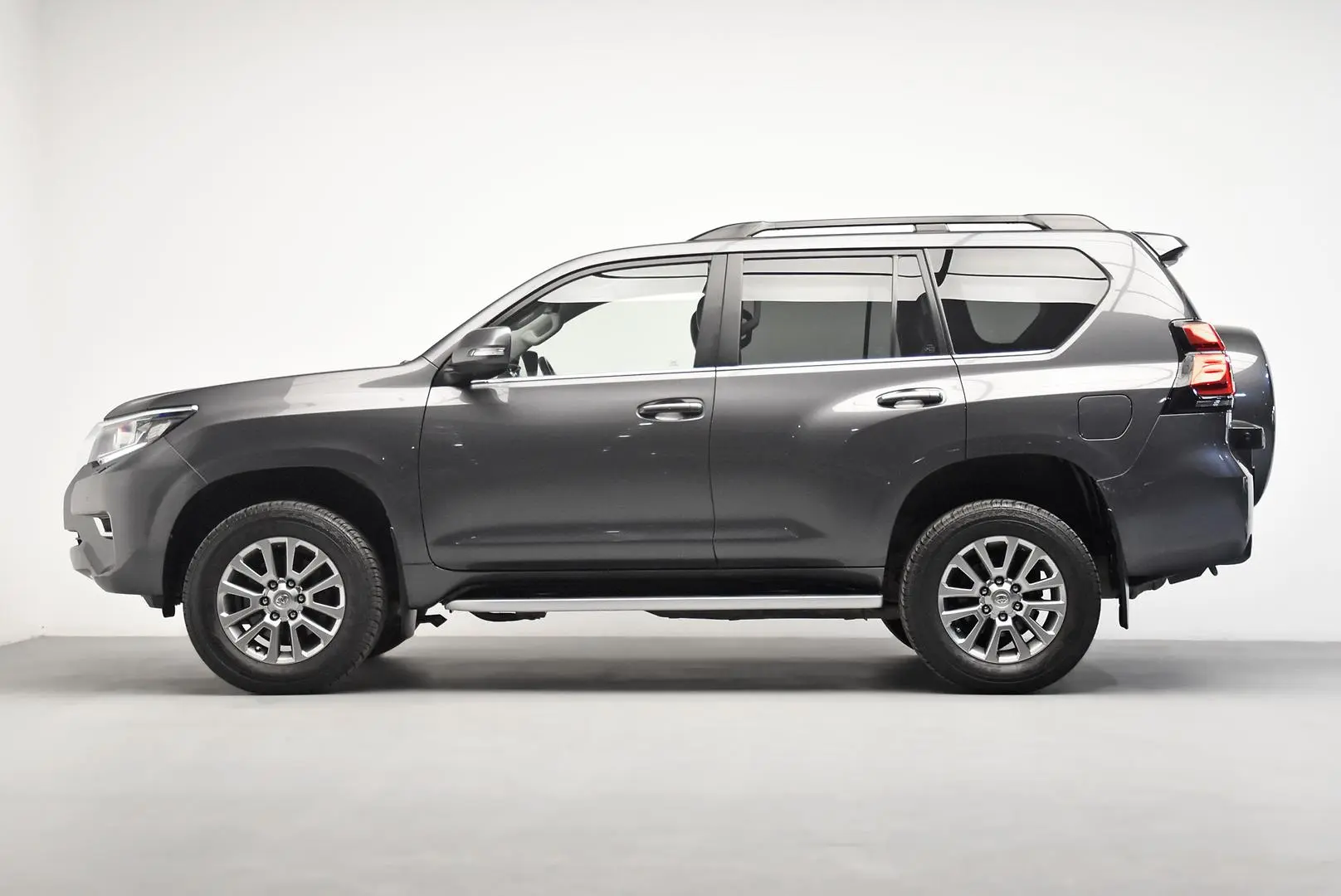 2019 Toyota Landcruiser Prado Gallery Image 4