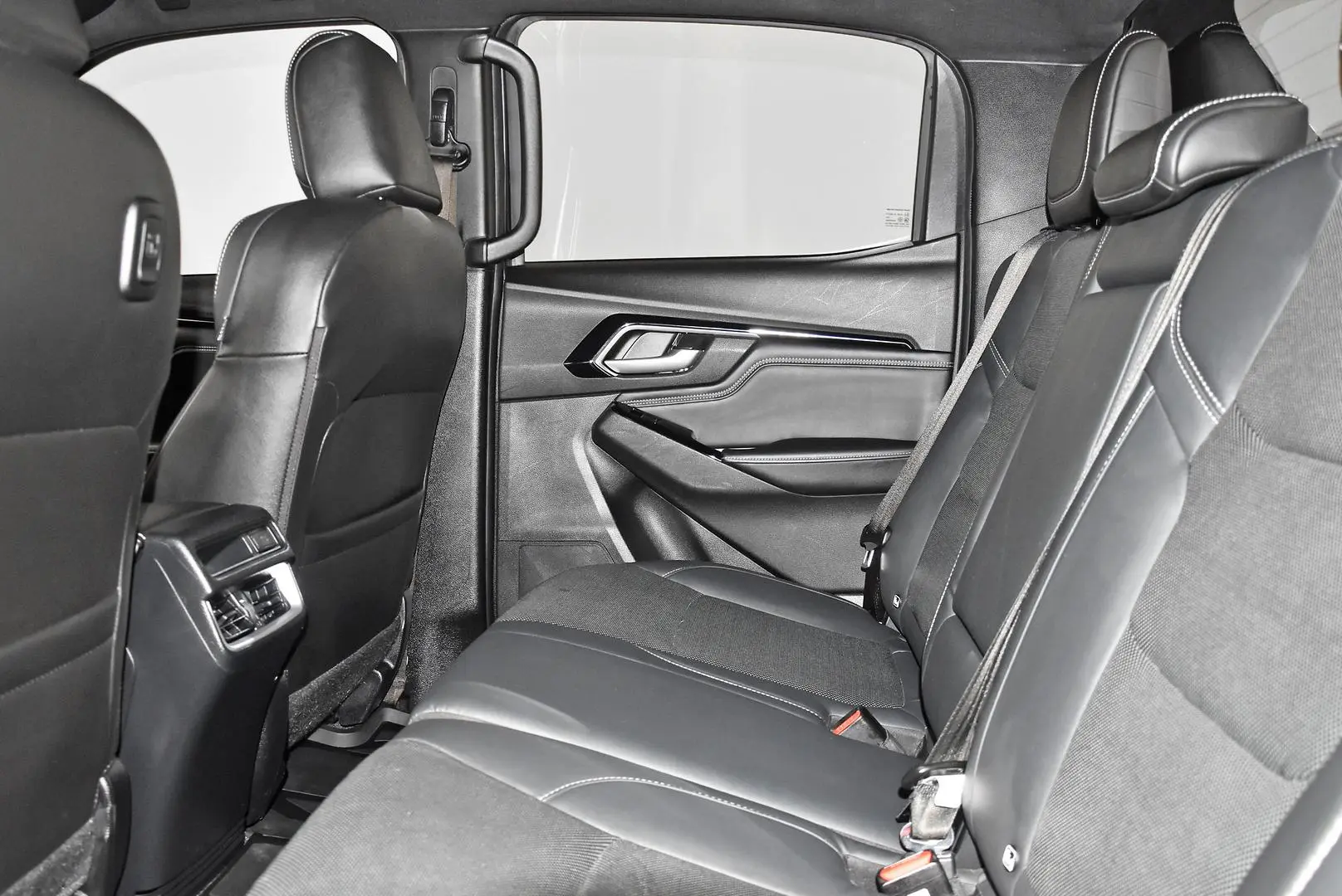 2021 Isuzu D-MAX Gallery Image 18