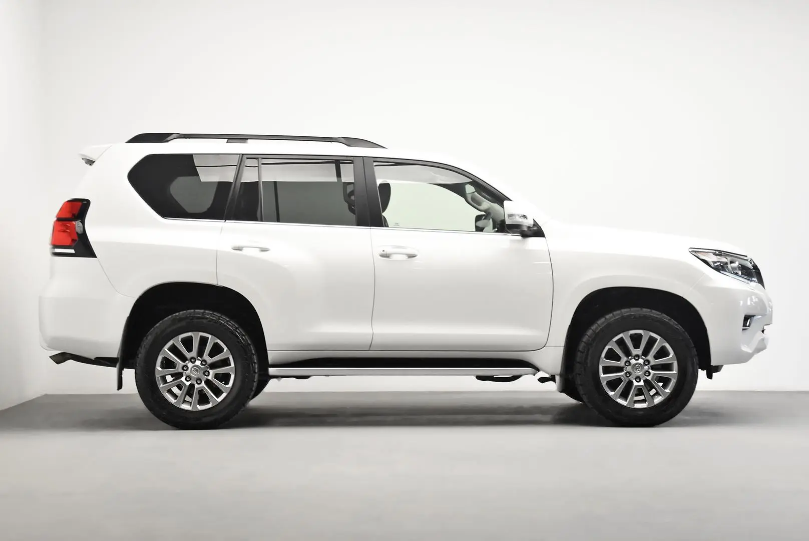 2020 Toyota Landcruiser Prado Gallery Image 3