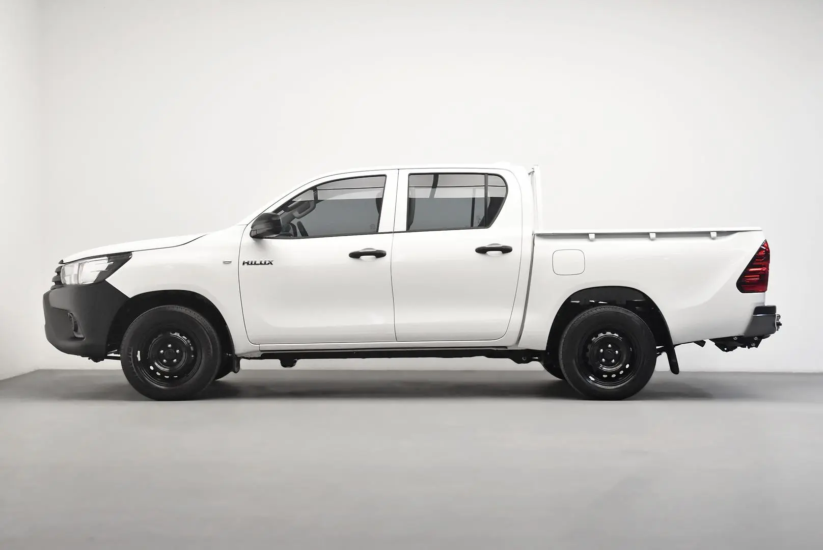 2025 Toyota Hilux Gallery Image 4