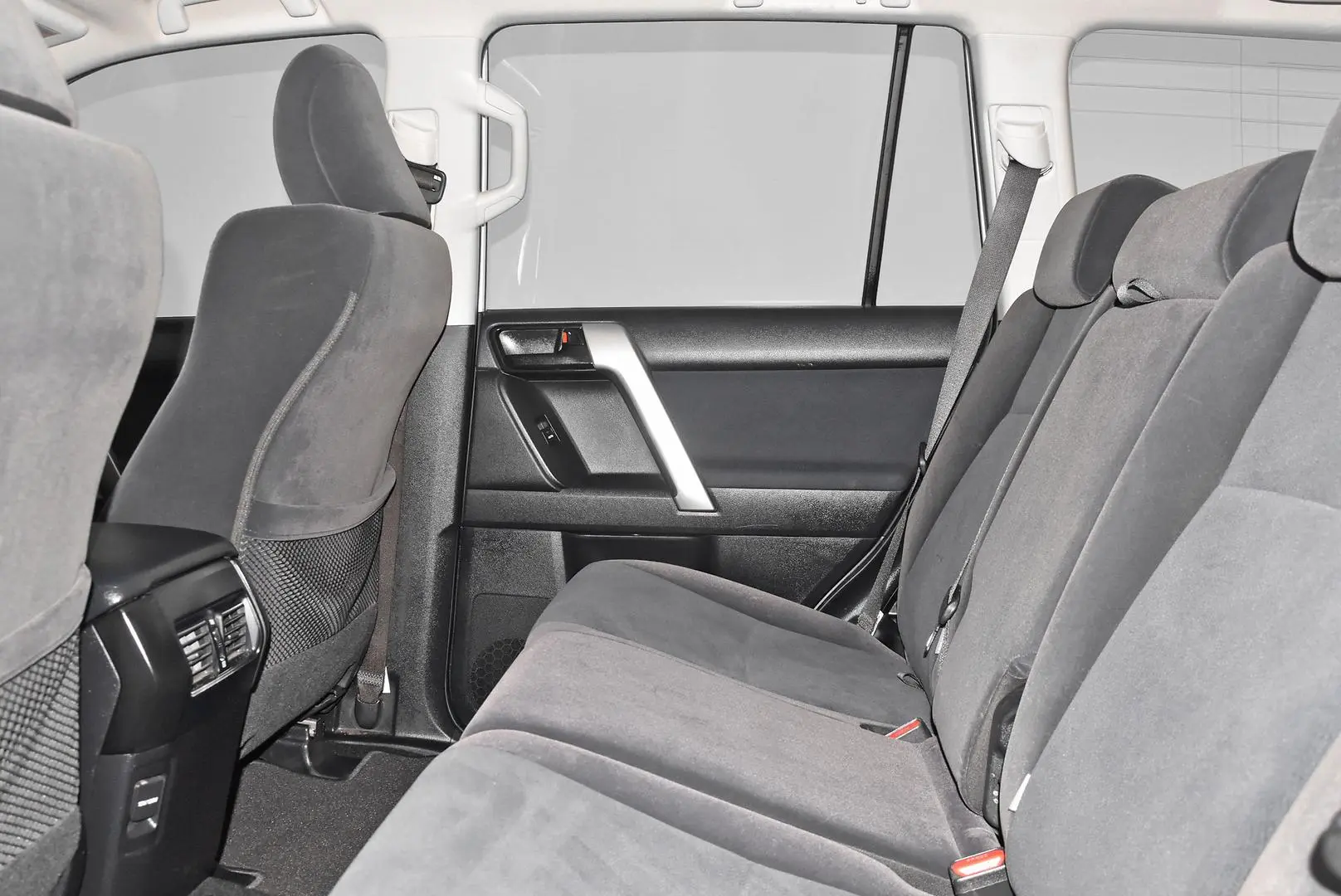 2021 Toyota Landcruiser Prado Gallery Image 17