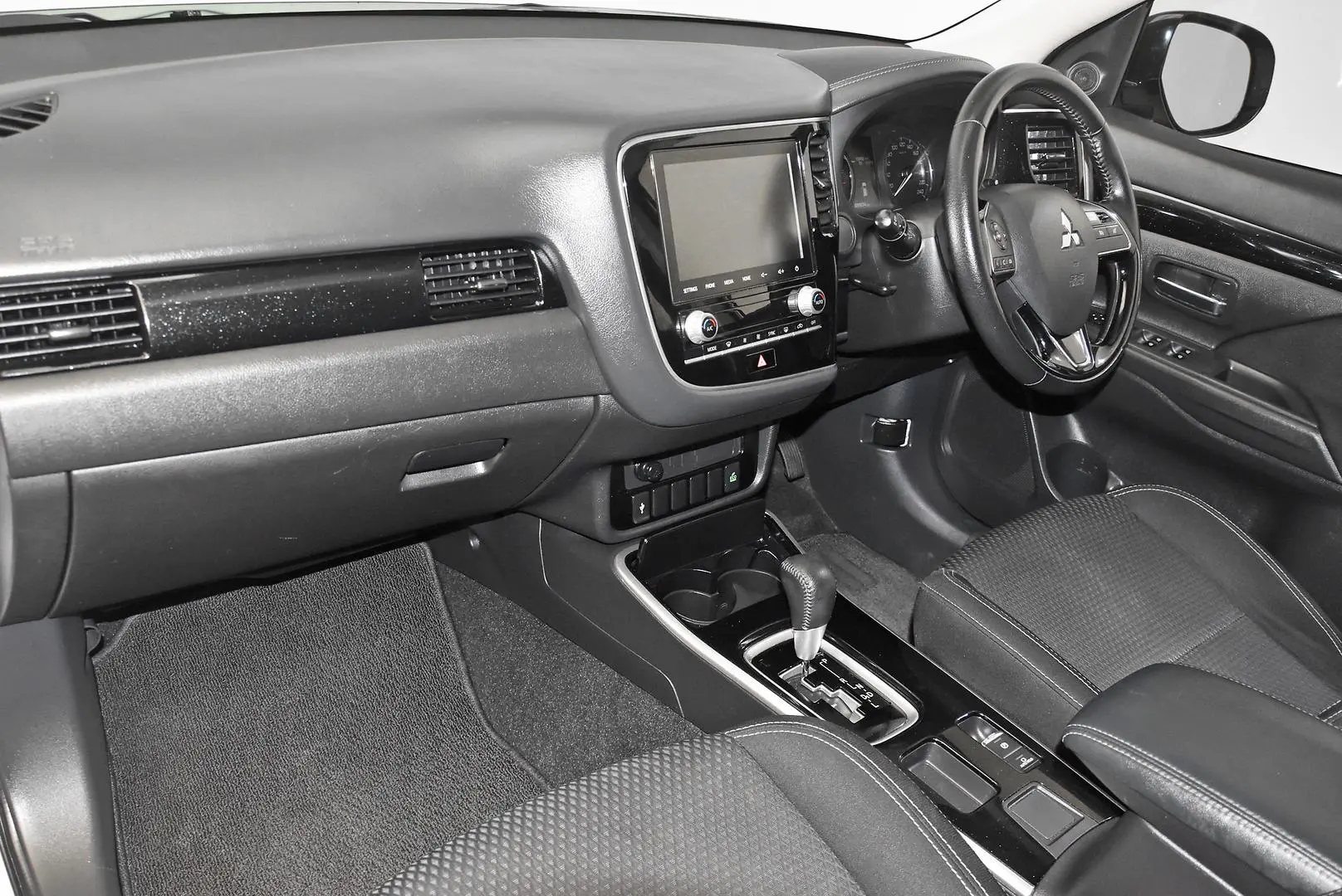 2019 Mitsubishi Outlander Gallery Image 16