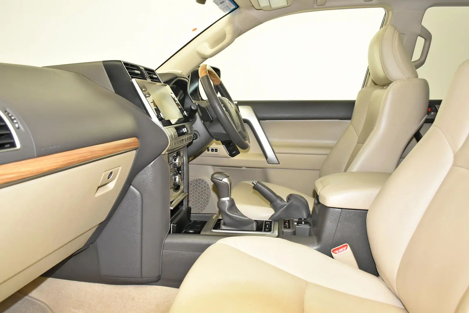 2023 Toyota Landcruiser Prado Gallery Image 17
