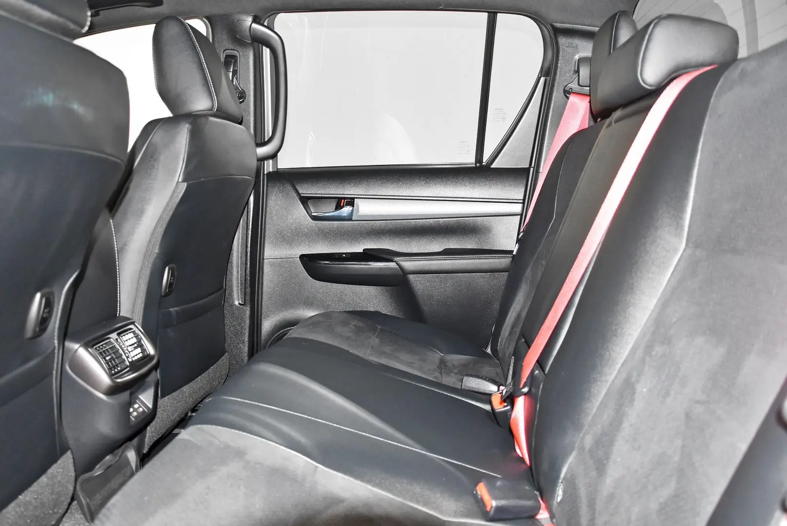 2024 Toyota Hilux Gallery Image 18