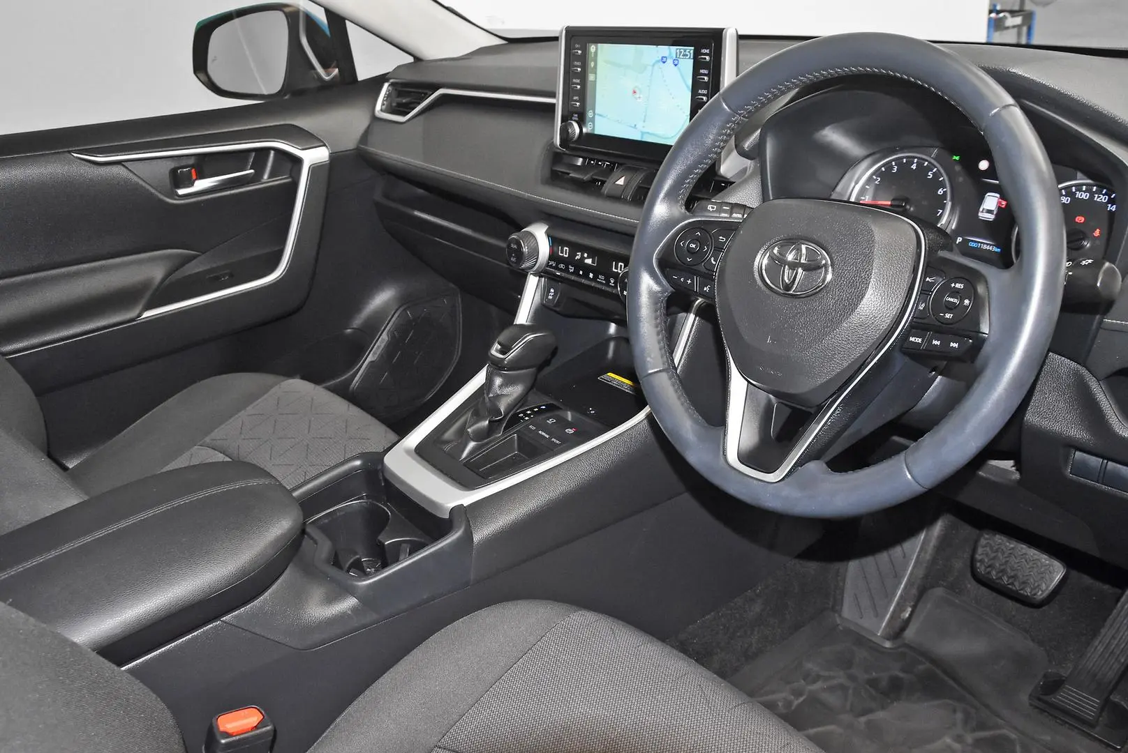 2020 Toyota RAV4 Gallery Image 8