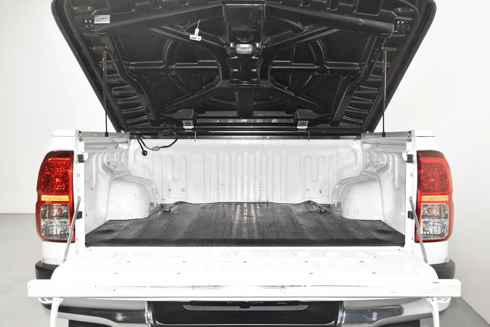 2018 Toyota Hilux Gallery Image 21