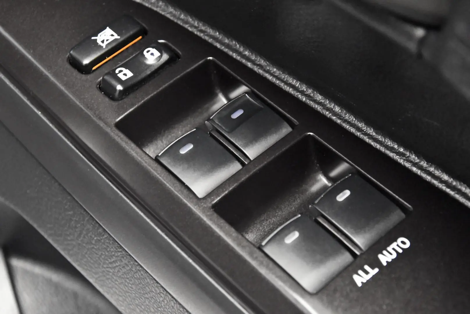 2018 Toyota Landcruiser Gallery Image 8