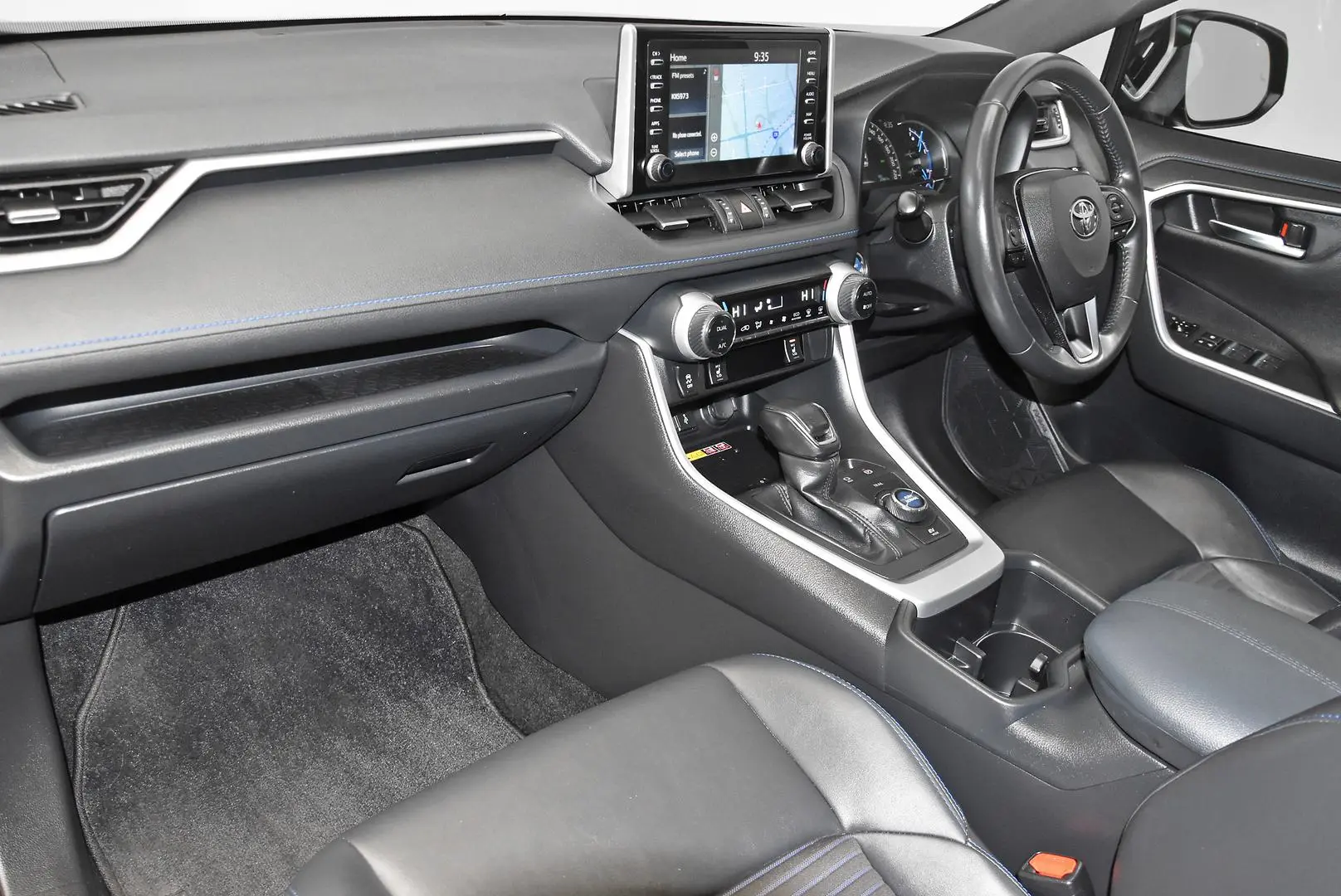2022 Toyota RAV4 Gallery Image 17
