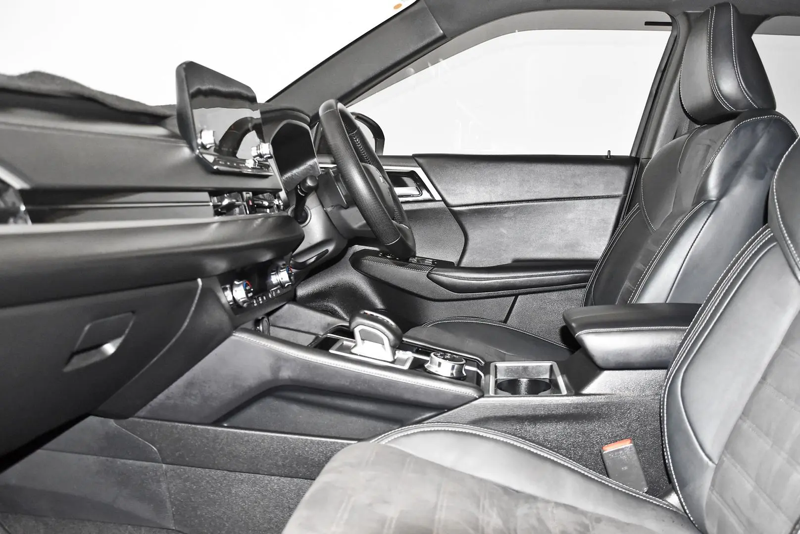 2023 Mitsubishi Outlander Gallery Image 18
