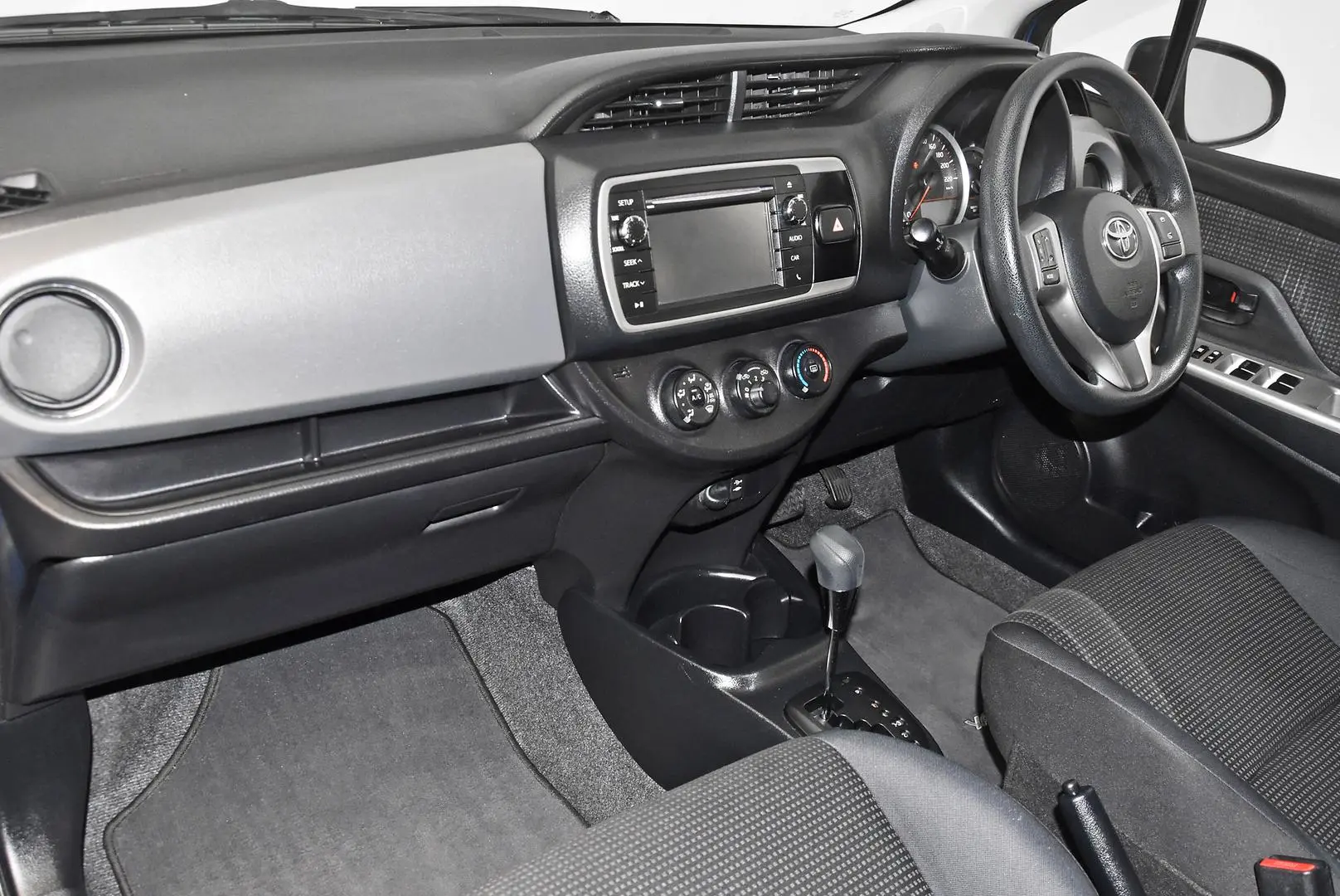 2015 Toyota Yaris Gallery Image 16