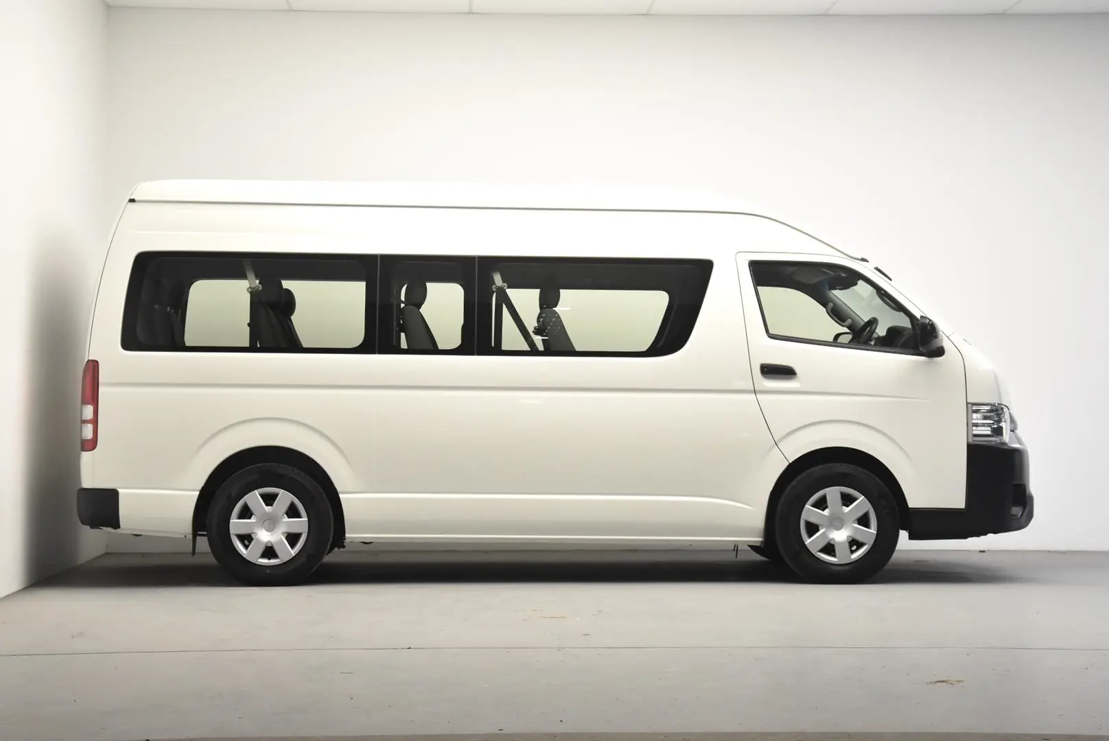 2017 Toyota Hiace Gallery Image 3
