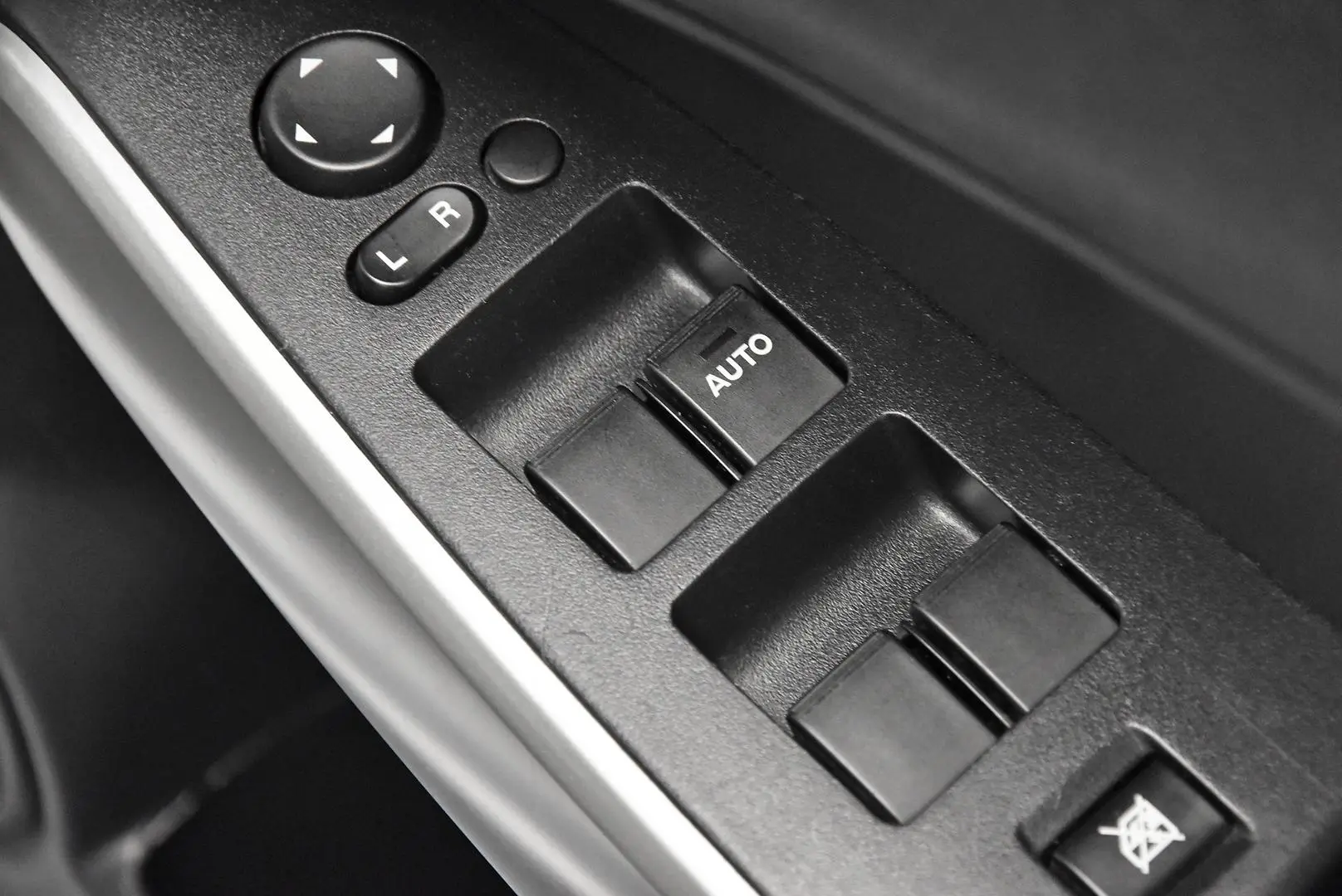 2014 Mazda 2 Gallery Image 9