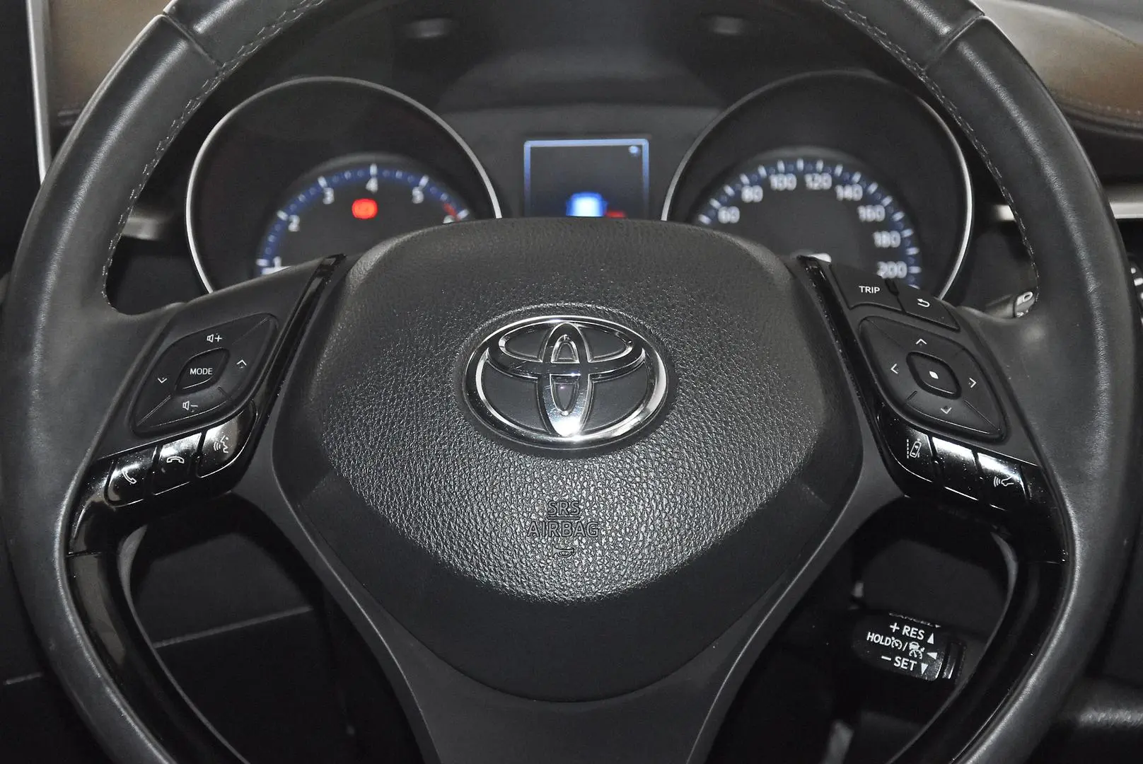 2017 Toyota C-HR Gallery Image 16
