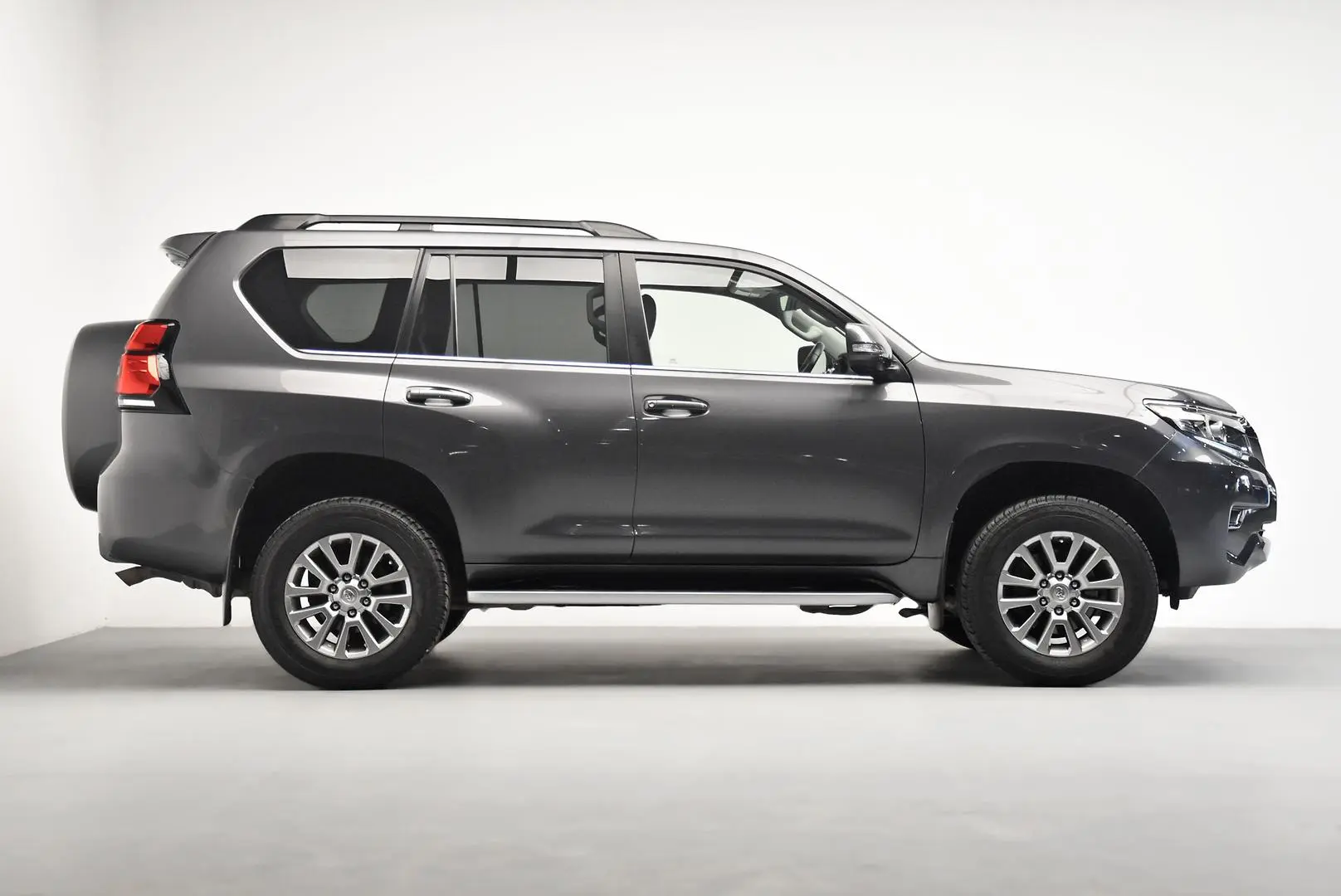 2019 Toyota Landcruiser Prado Gallery Image 3