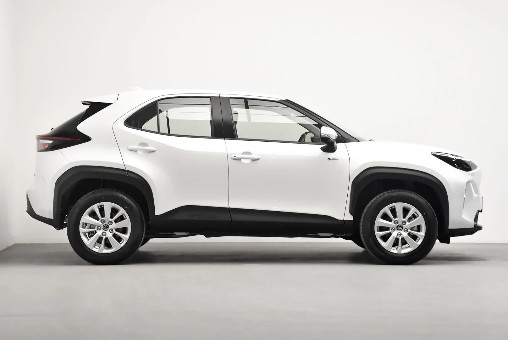 2025 Toyota Yaris Cross Gallery Image 3