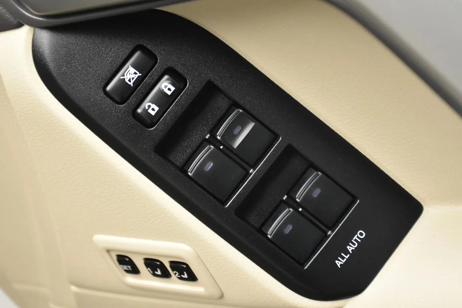 2023 Toyota Landcruiser Prado Gallery Image 9