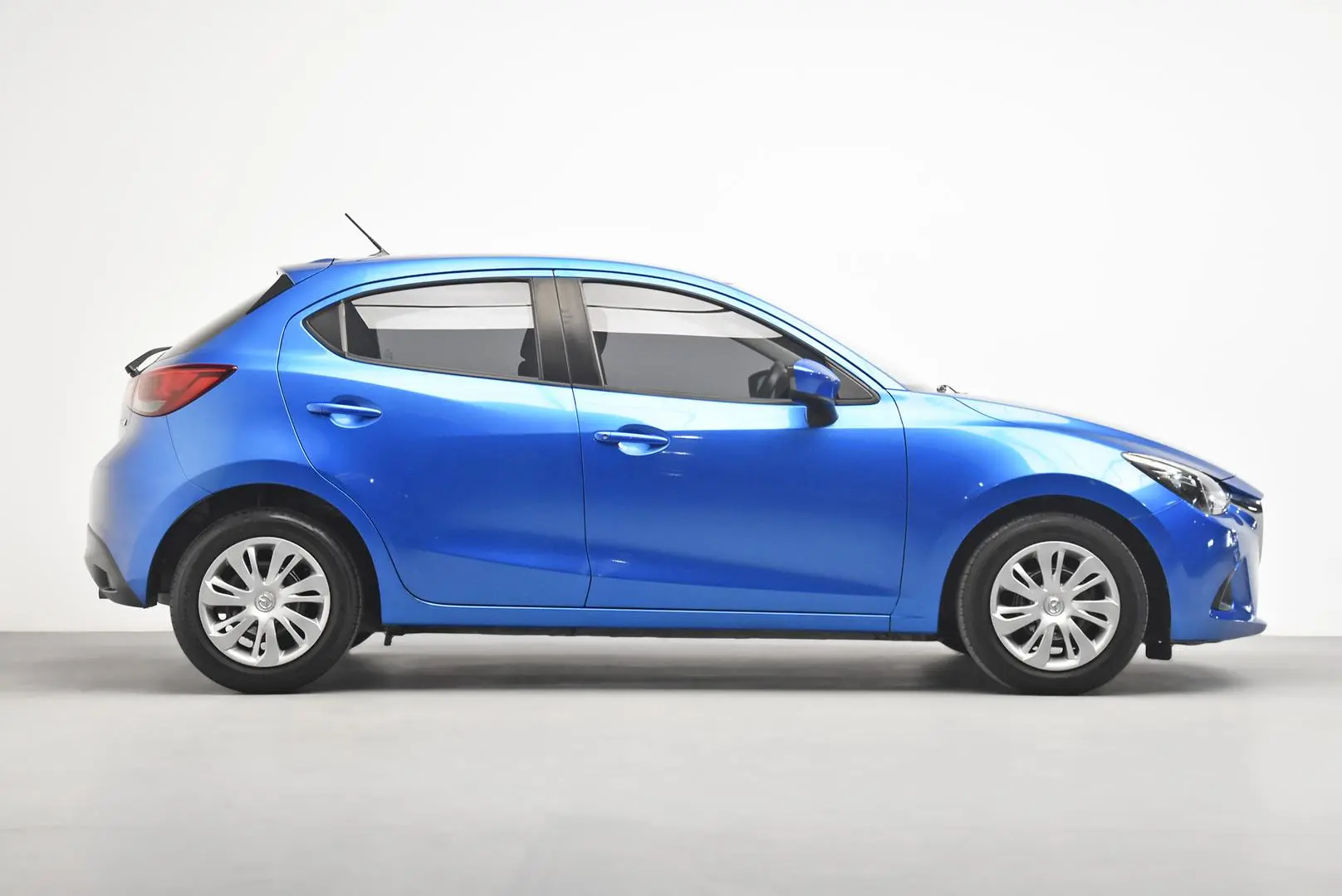 2015 Mazda 2 Gallery Image 3