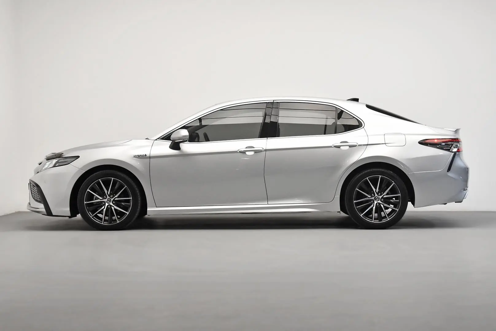 2021 Toyota Camry Gallery Image 4