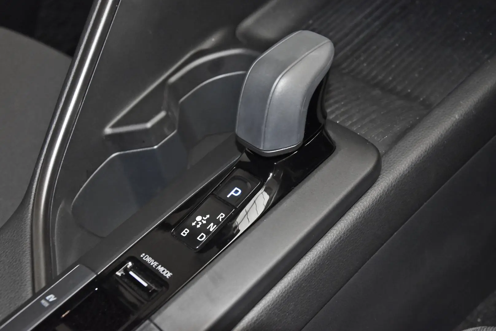 2025 Toyota C-HR Gallery Image 13