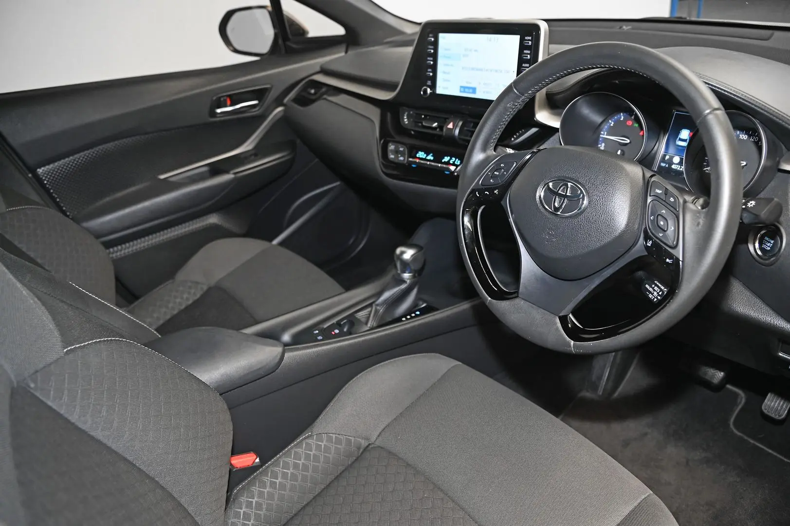 2022 Toyota C-HR Image 8