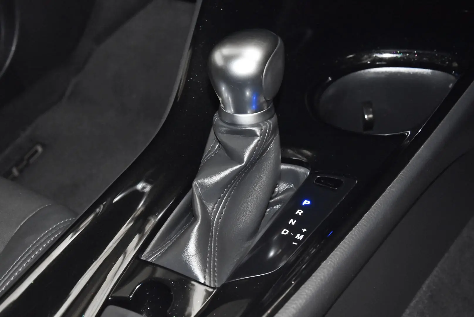 2018 Toyota C-HR Gallery Image 14