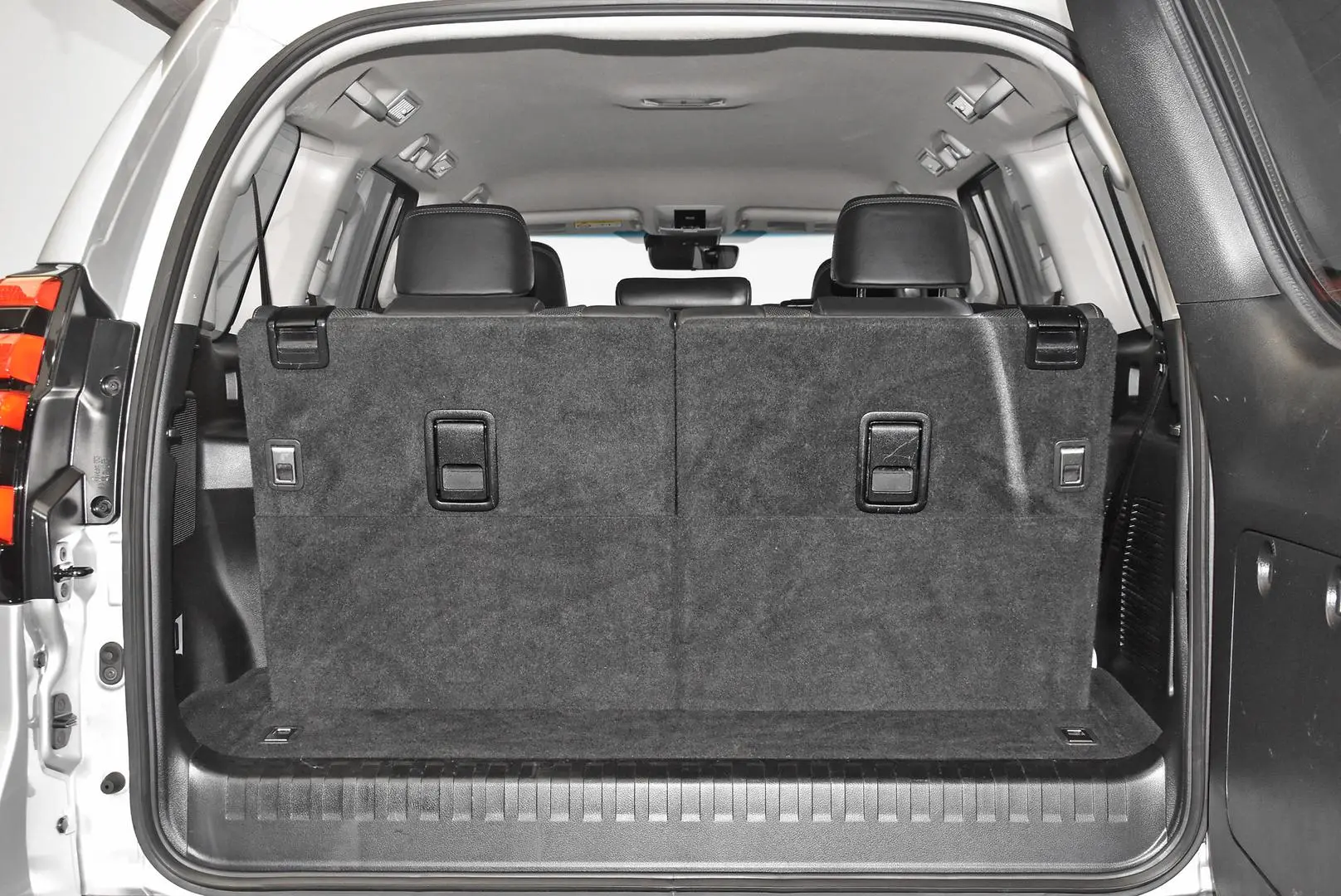 2019 Toyota Landcruiser Prado Gallery Image 20