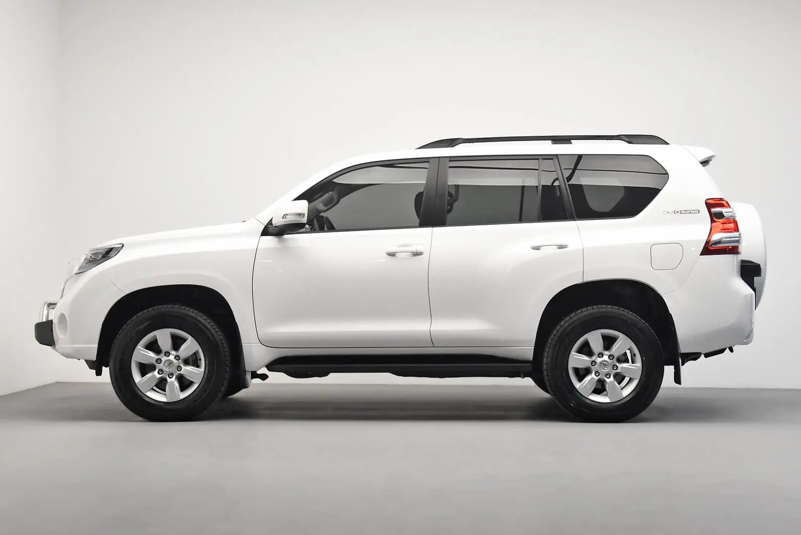 2016 Toyota Landcruiser Prado Gallery Image 4