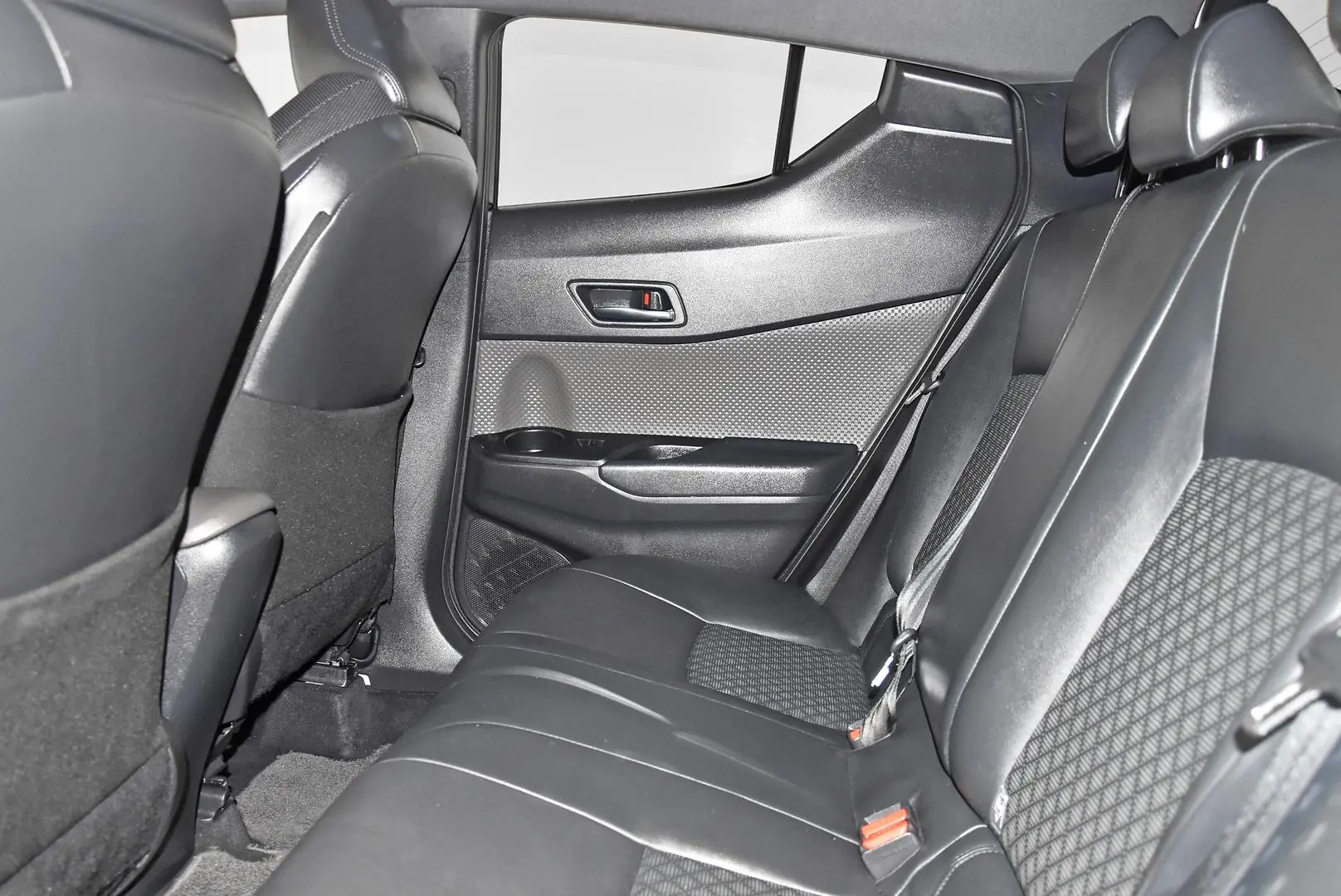 2020 Toyota C-HR Gallery Image 19