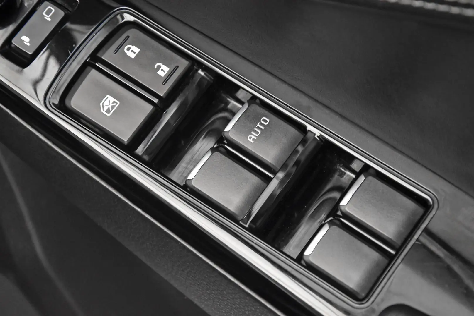 2022 Isuzu D-MAX Gallery Image 9