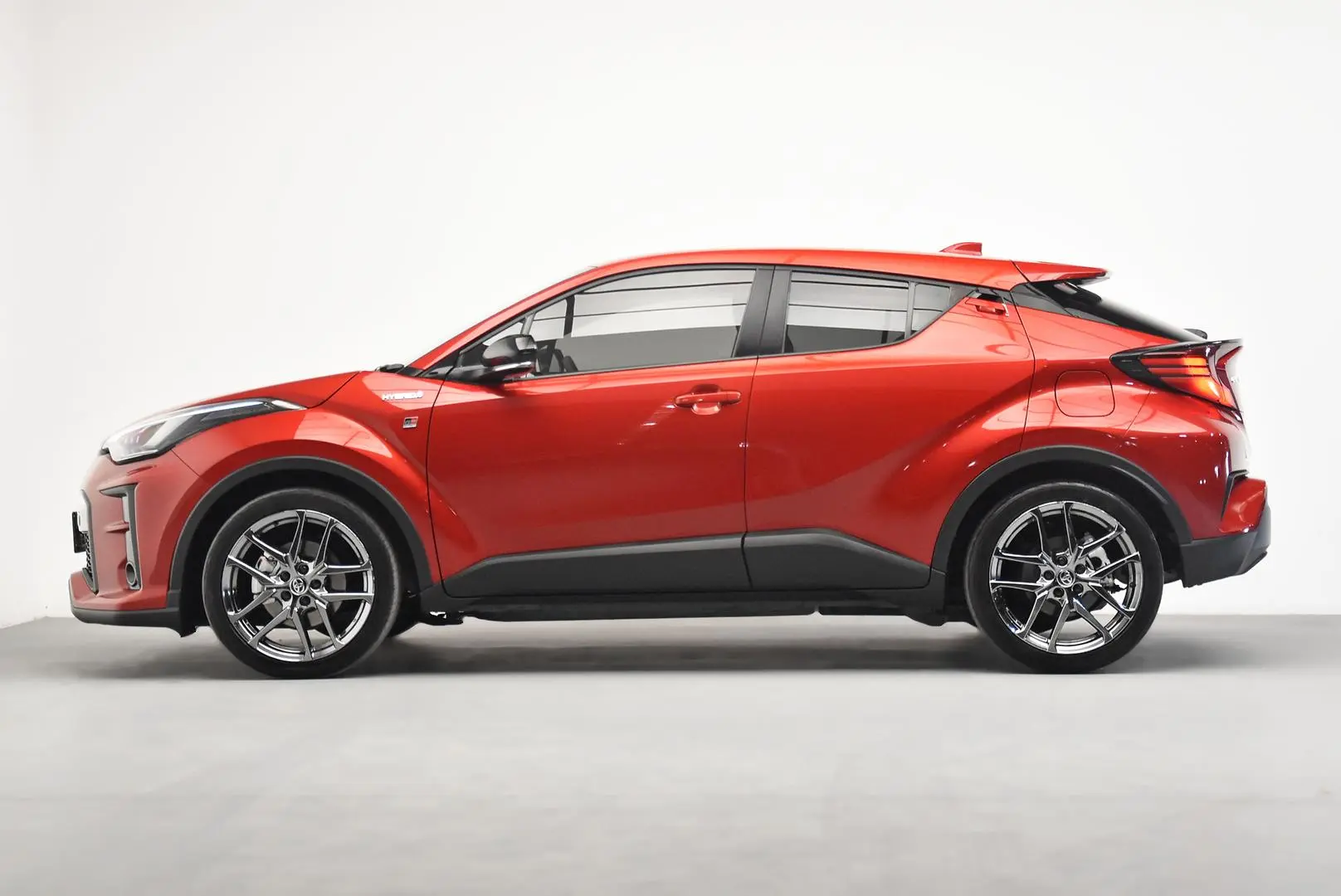 2021 Toyota C-HR Gallery Image 4