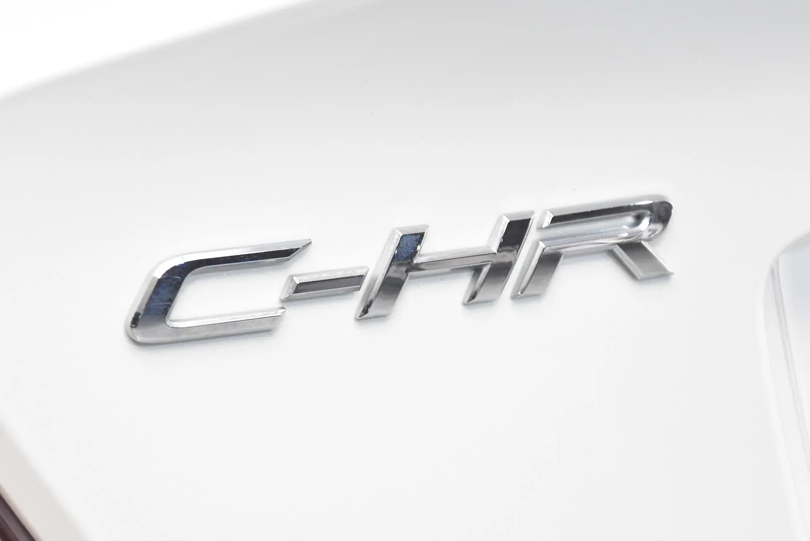 2018 Toyota C-HR Gallery Image 7