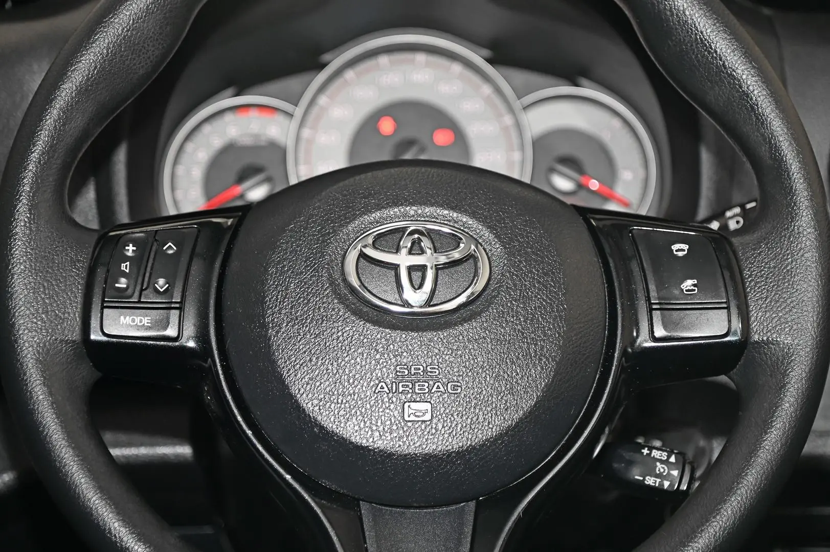 2017 Toyota Yaris Image 15