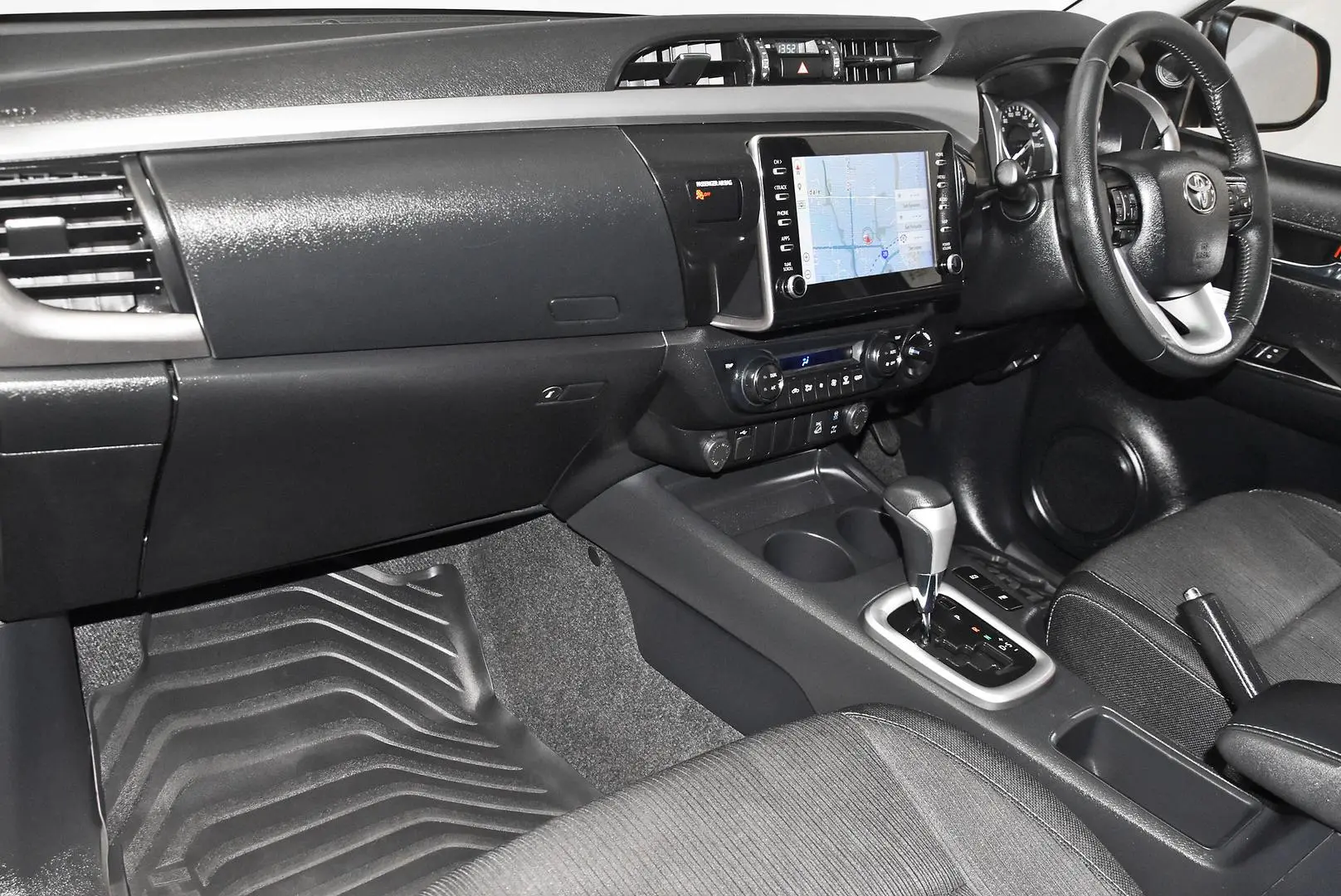 2022 Toyota Hilux Gallery Image 17