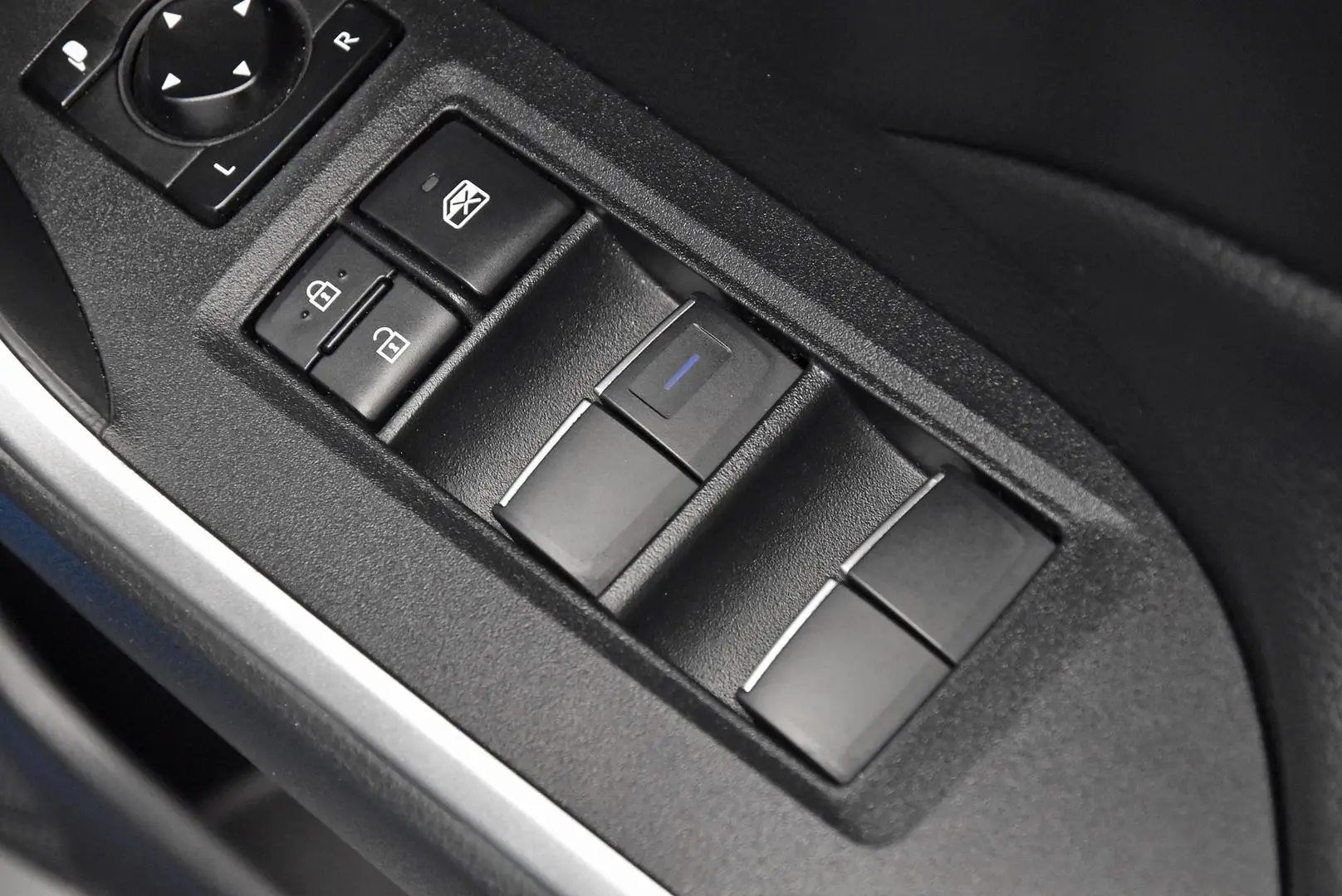 2020 Toyota RAV4 Gallery Image 9