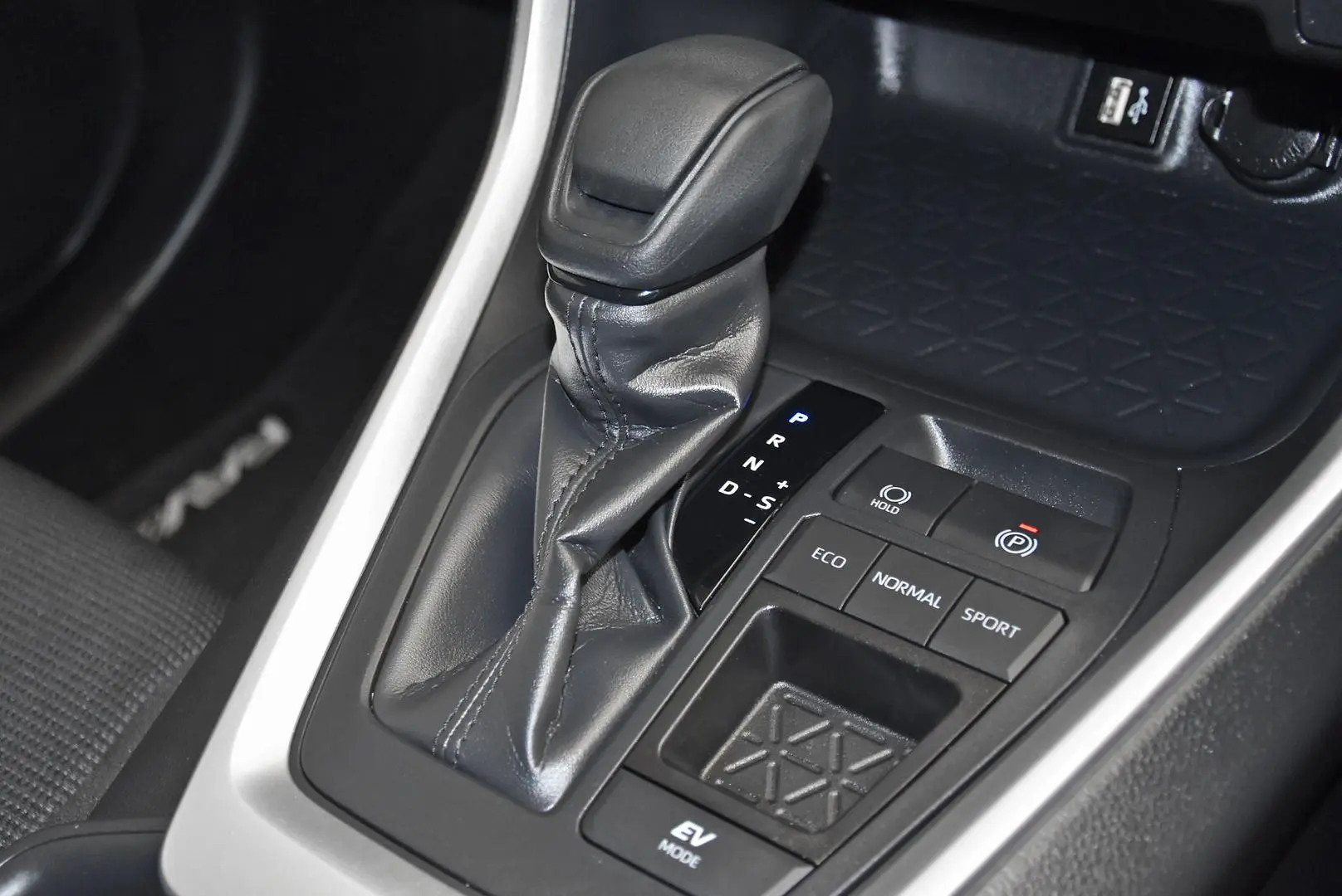2024 Toyota RAV4 Gallery Image 14