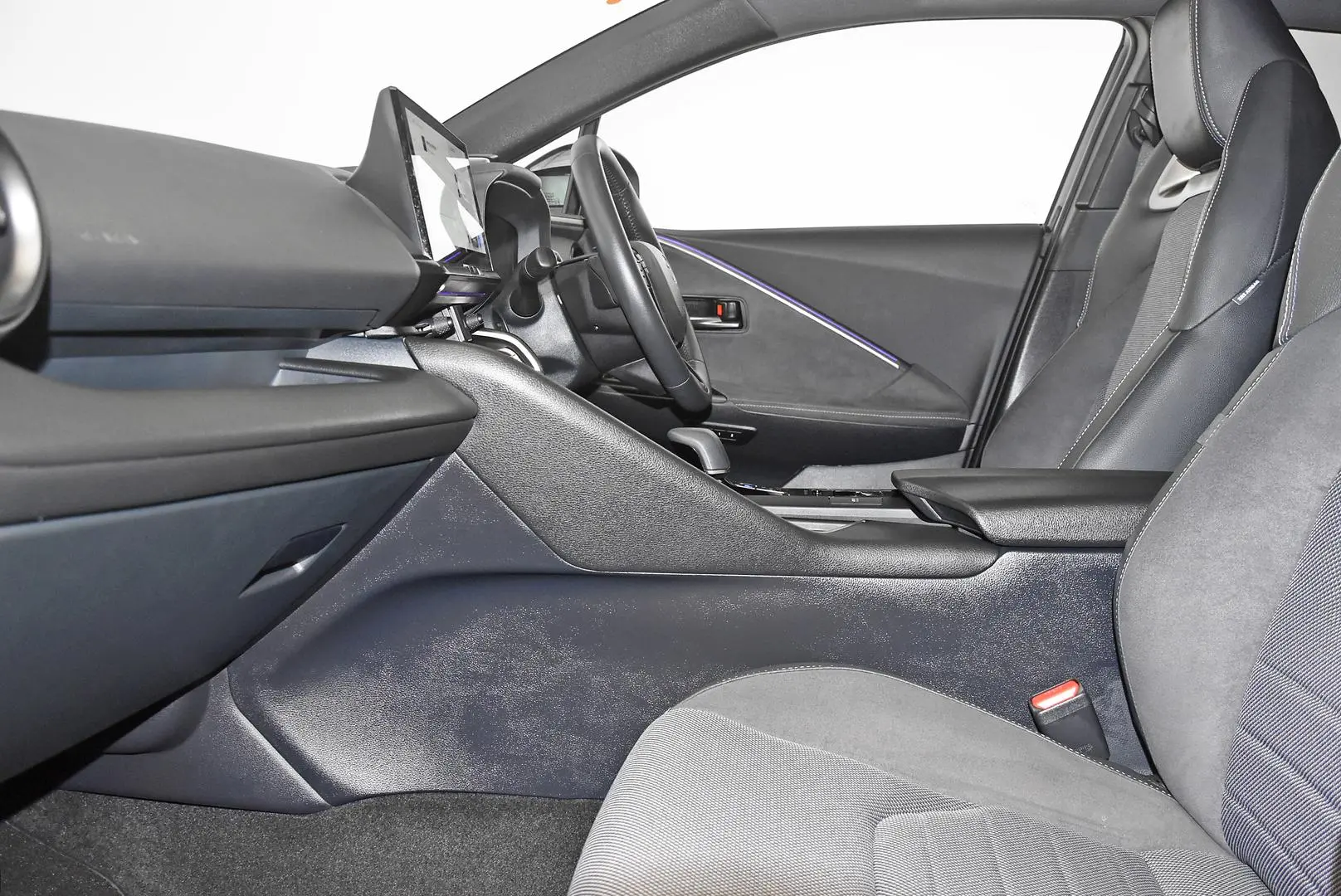 2023 Toyota C-HR Gallery Image 18