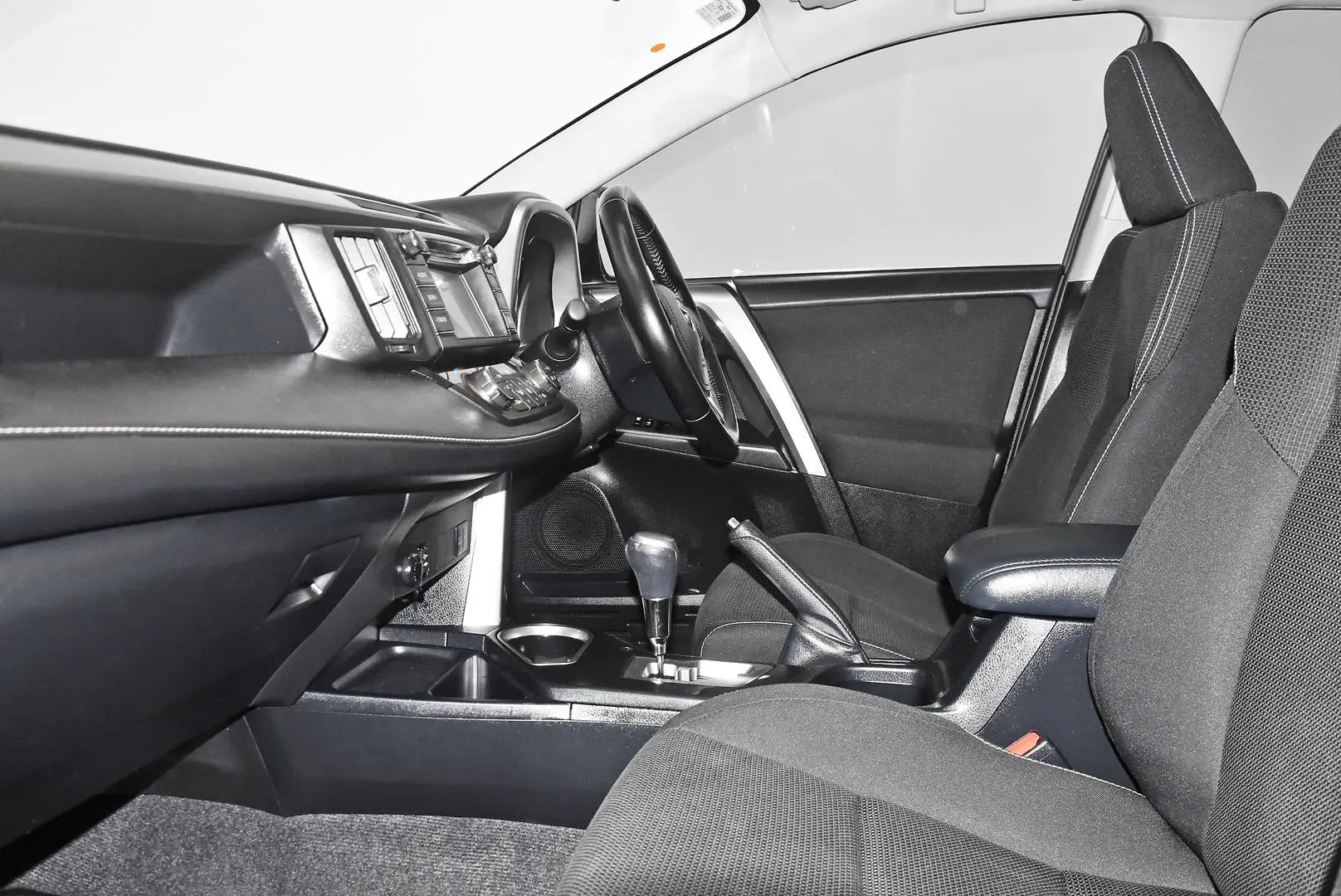 2017 Toyota RAV4 Gallery Image 17