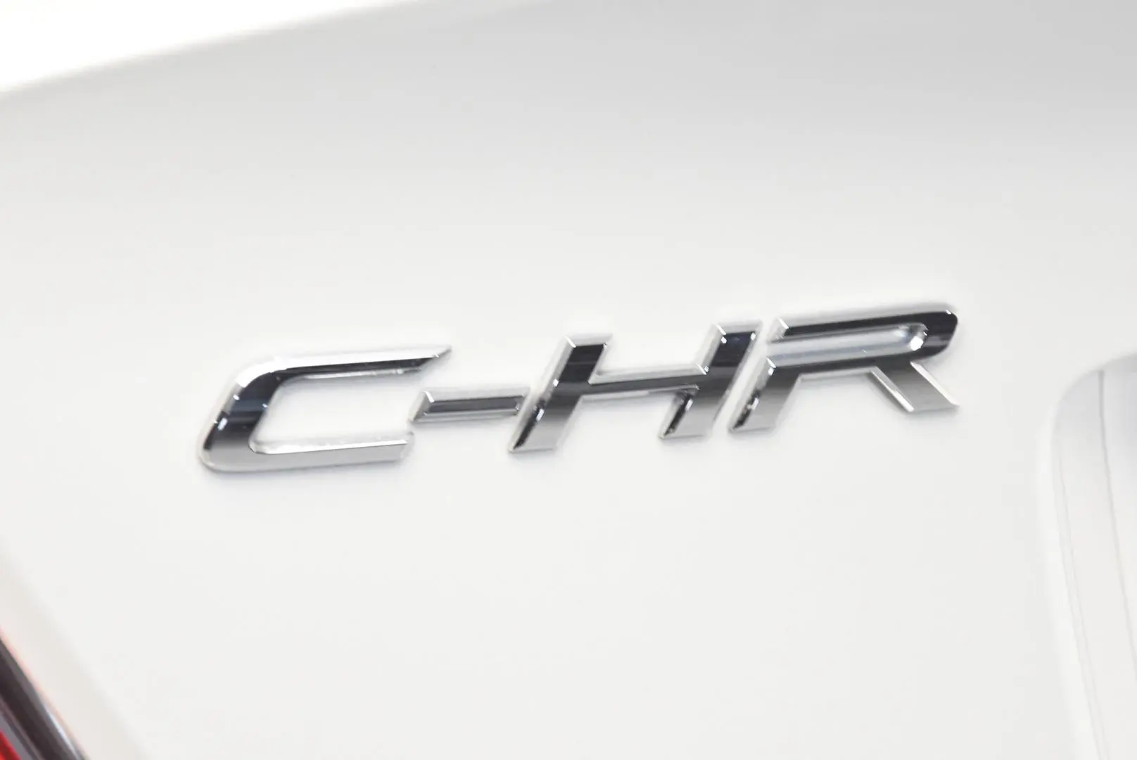 2018 Toyota C-HR Gallery Image 7