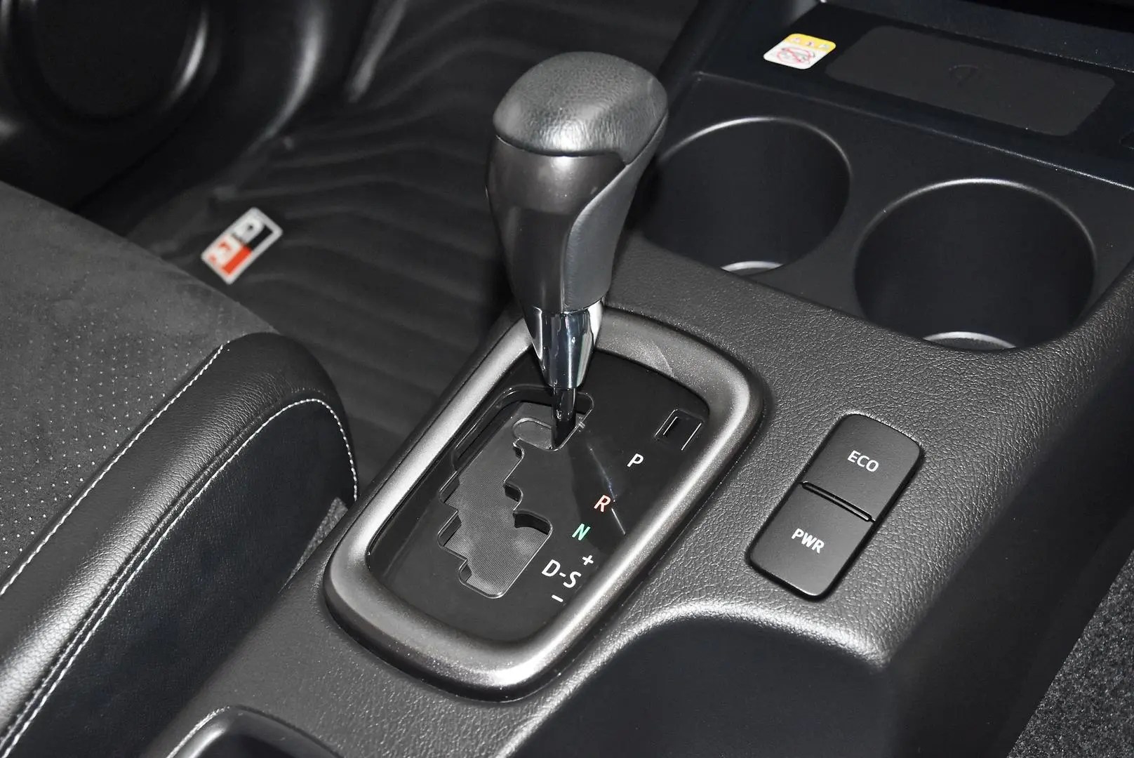 2025 Toyota Hilux Gallery Image 13