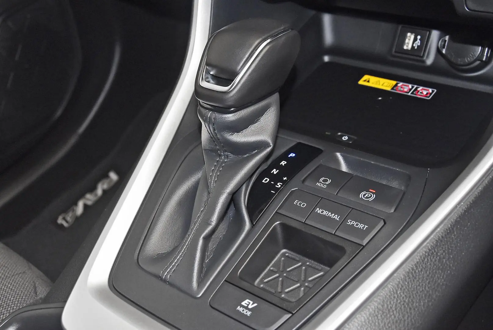 2025 Toyota RAV4 Gallery Image 14