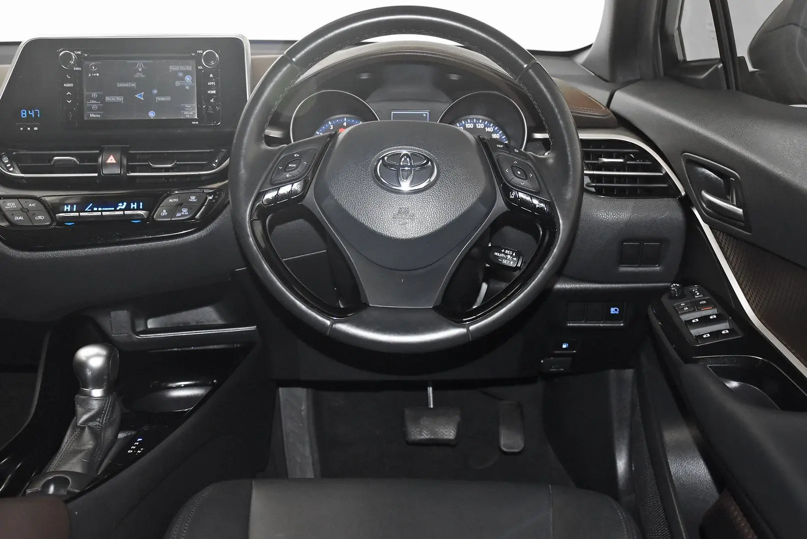 2017 Toyota C-HR Gallery Image 15