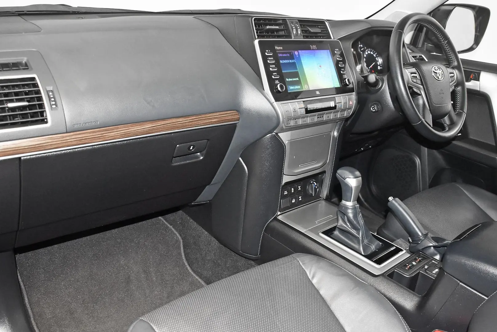 2023 Toyota Landcruiser Prado Gallery Image 15