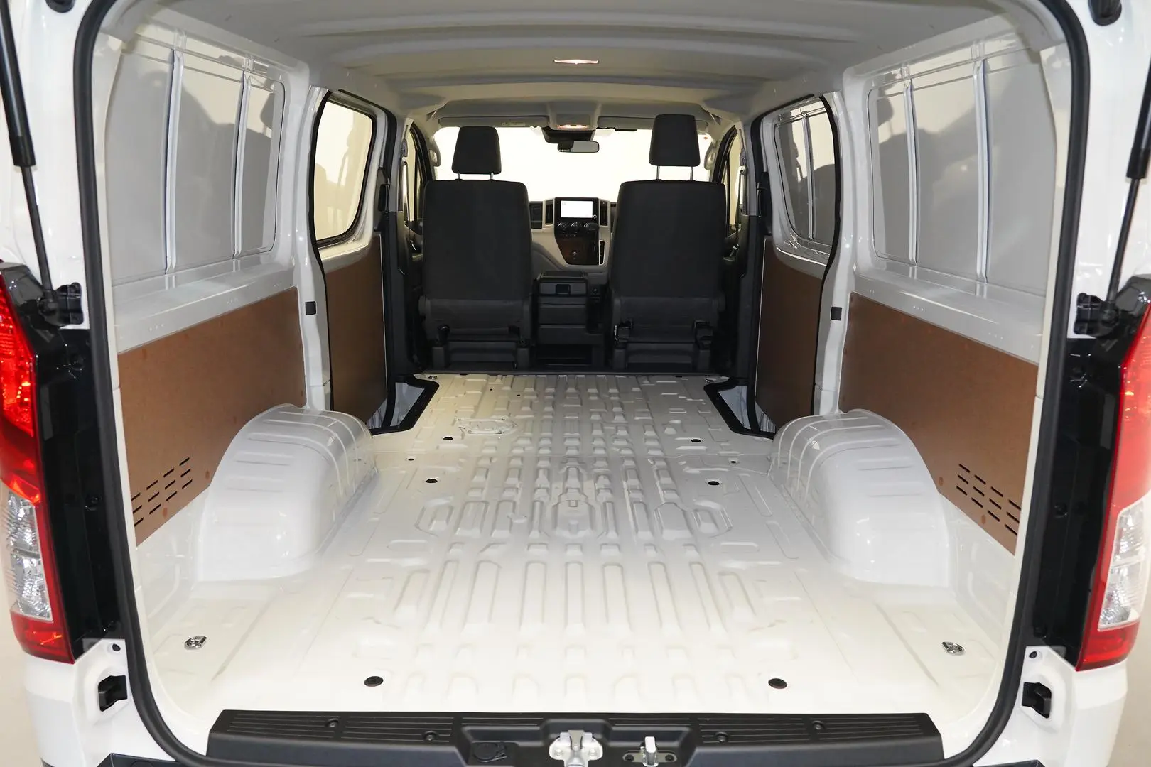 2025 Toyota Hiace Gallery Image 8