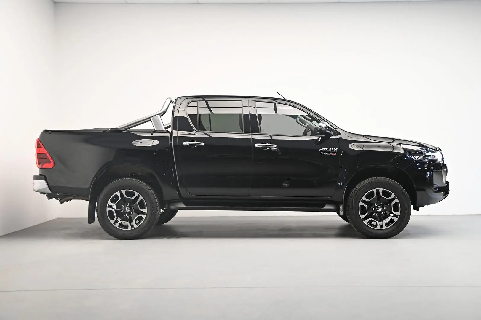 2021 Toyota Hilux Gallery Image 3