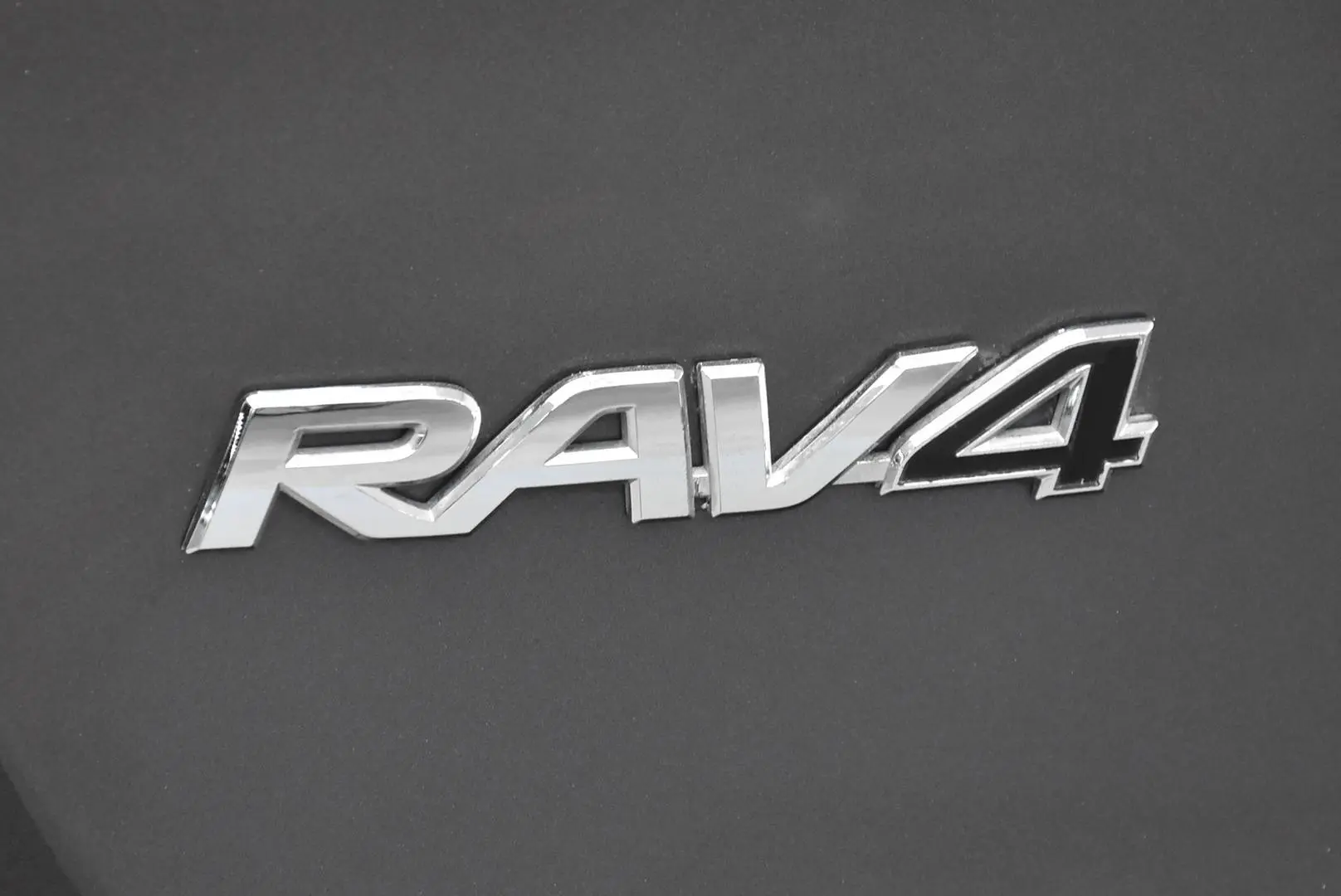 2017 Toyota RAV4 Gallery Image 7