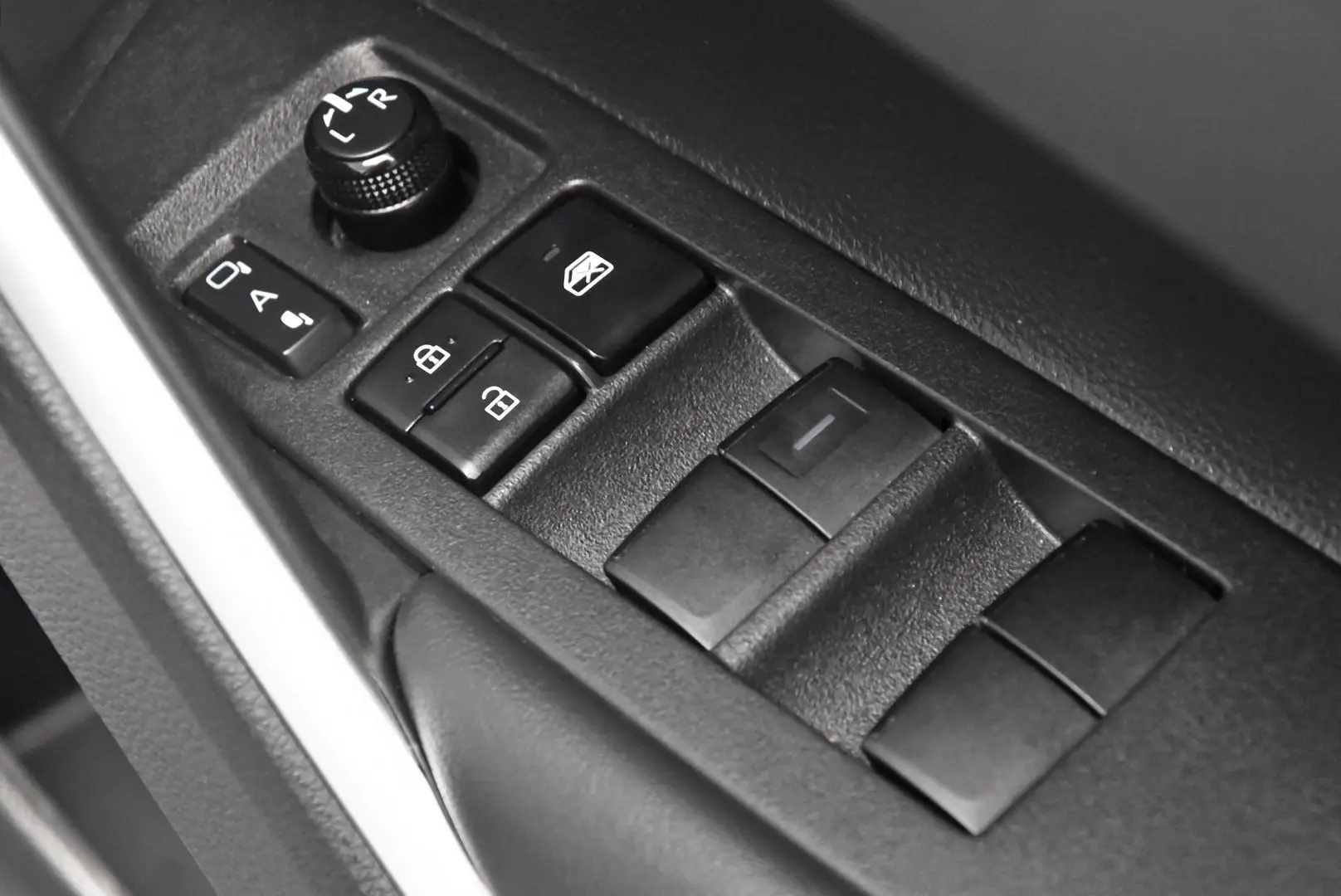 2024 Toyota Corolla Cross Gallery Image 9