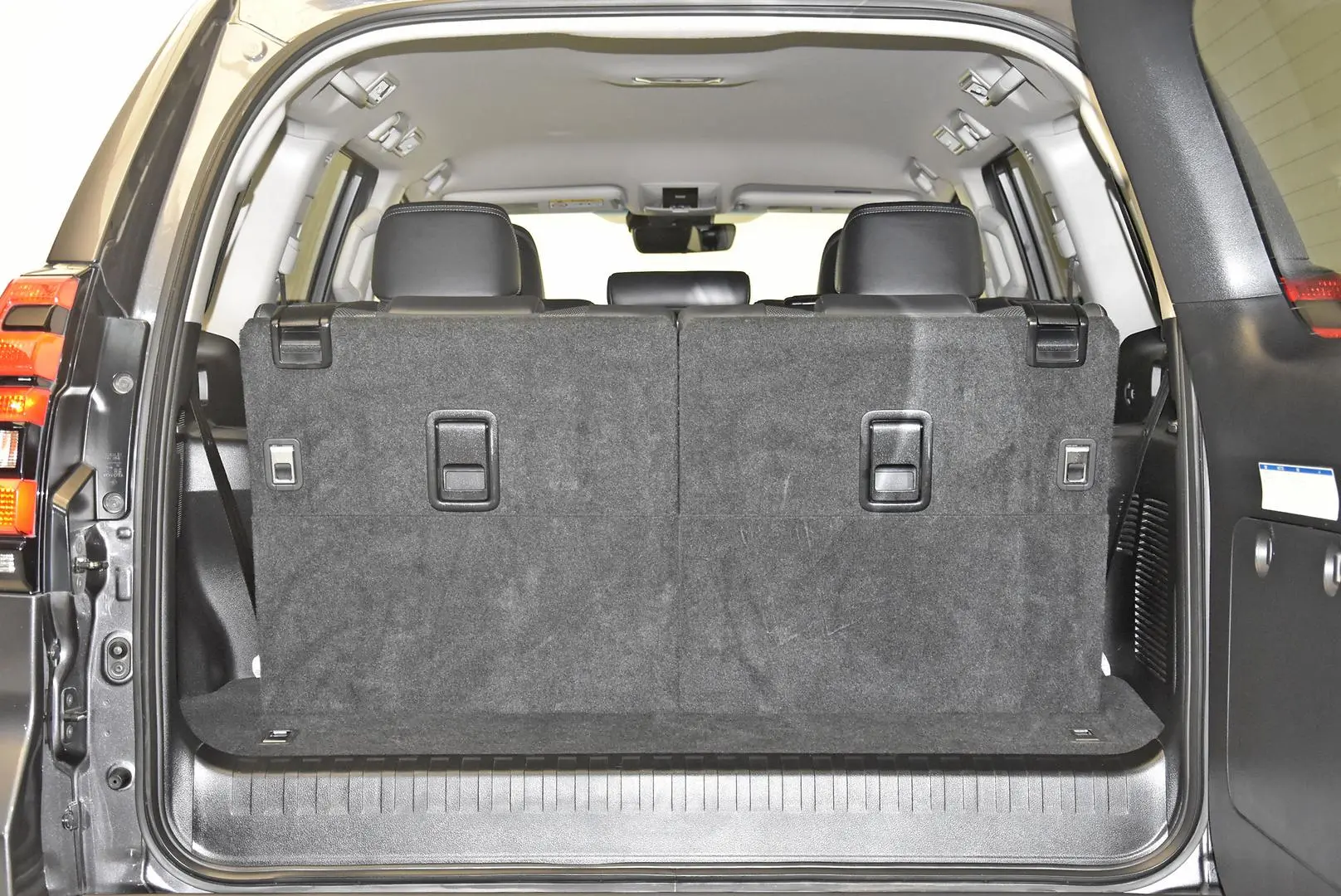 2019 Toyota Landcruiser Prado Gallery Image 20
